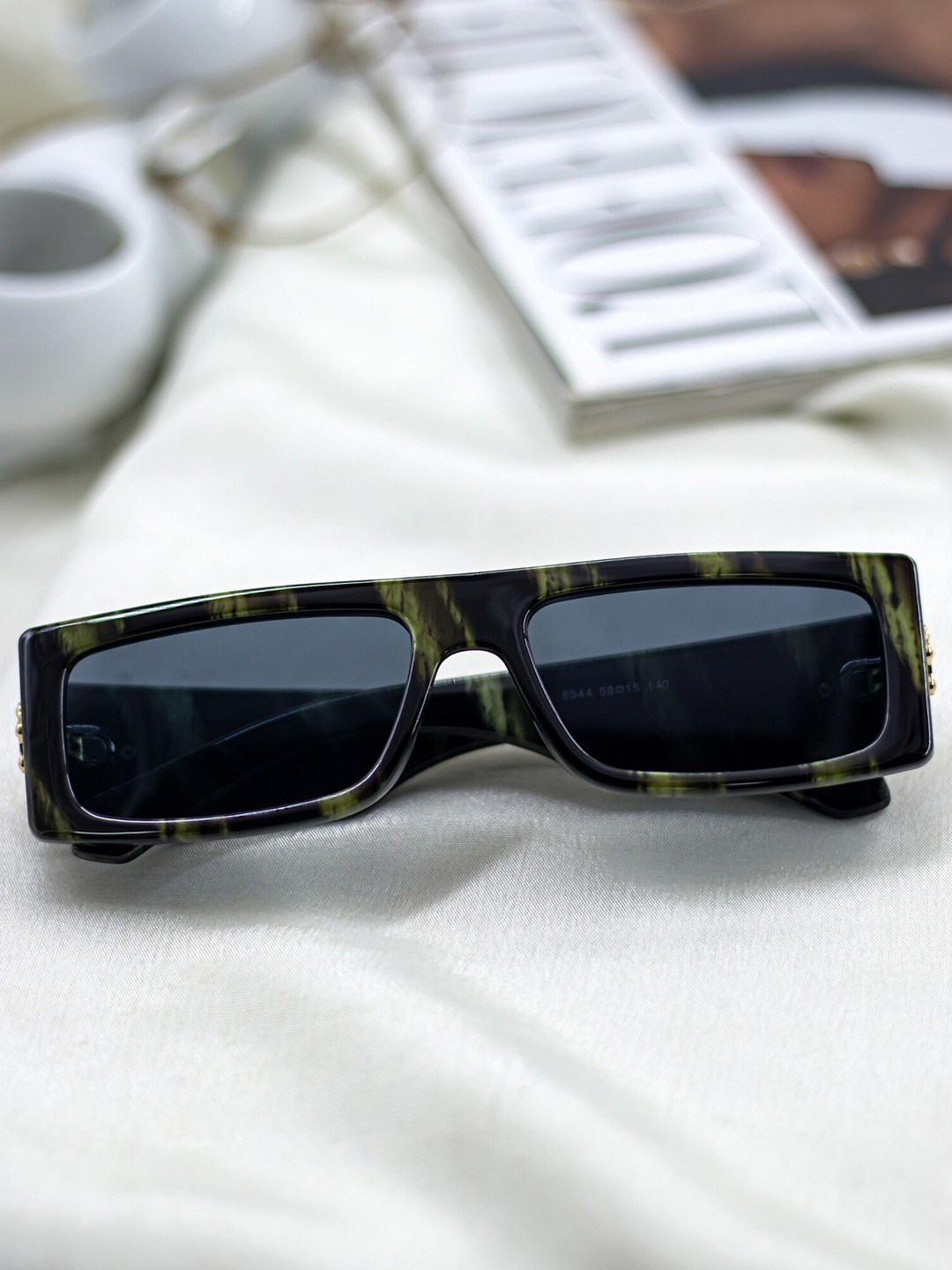 

Bellofox Unisex Grey Lens & Black Rectangle Sunglass BS2066-1122-Green