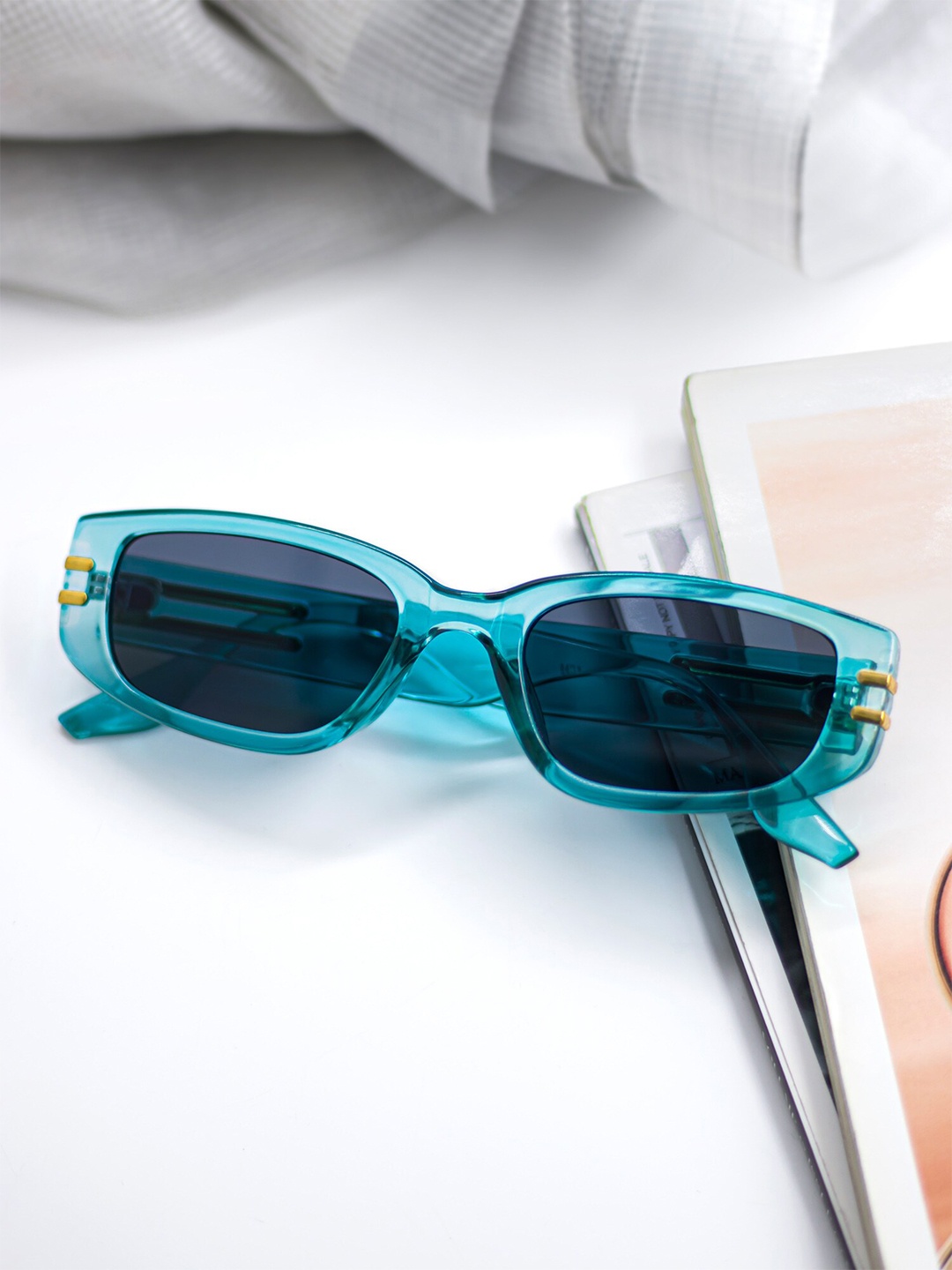 

Bellofox Unisex Grey Lens & Blue Wayfarer Sunglass BS2025-1122-Blue