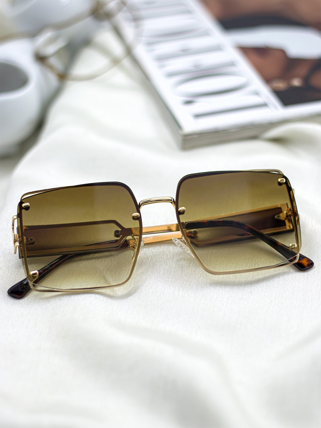 

Bellofox Unisex Brown Lens & Gold-Toned Square Sunglass BS2041-1122-Gold