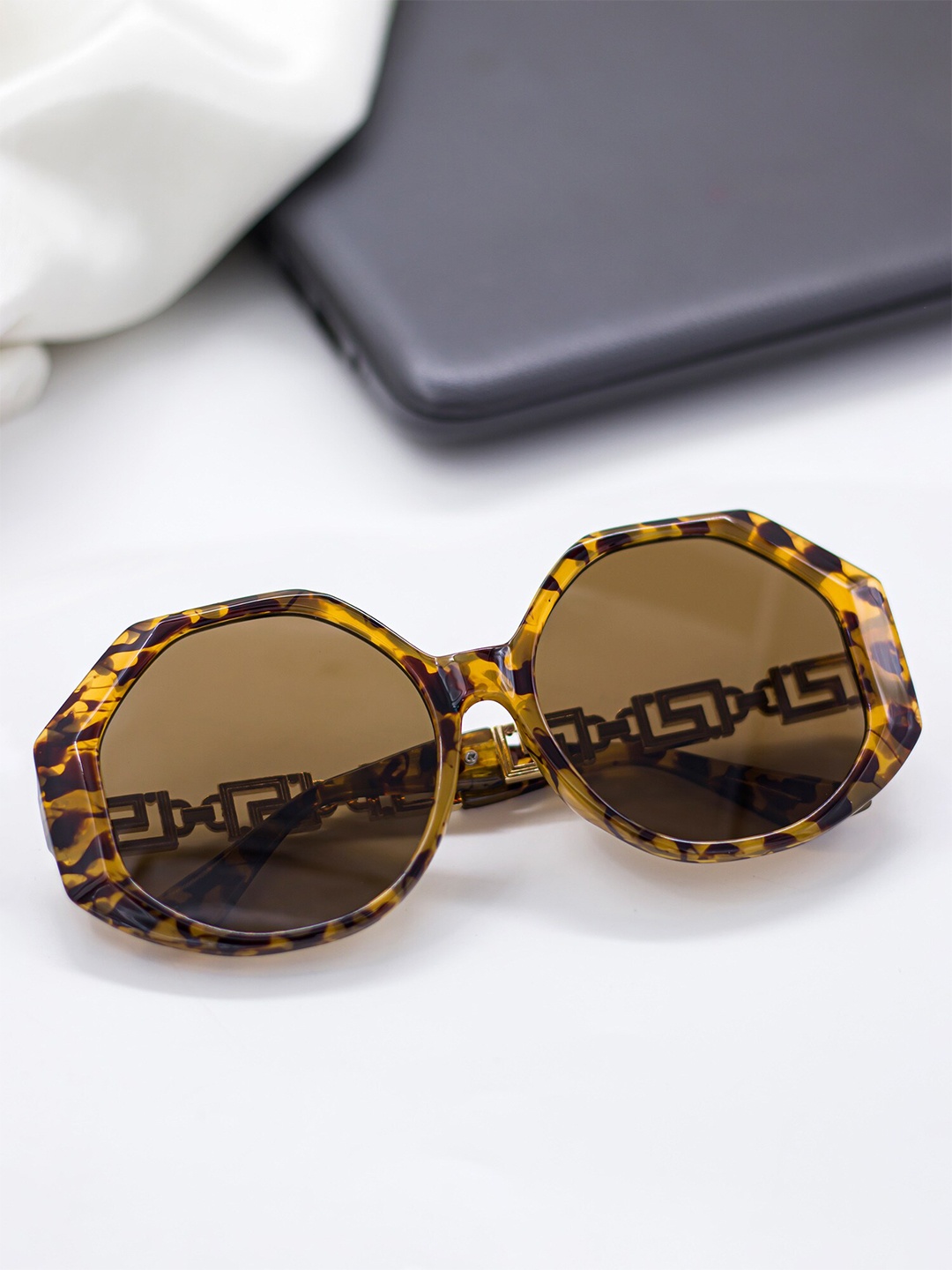 

Bellofox Unisex Brown Lens & Brown Round Sunglass BS1969-1122-Brown
