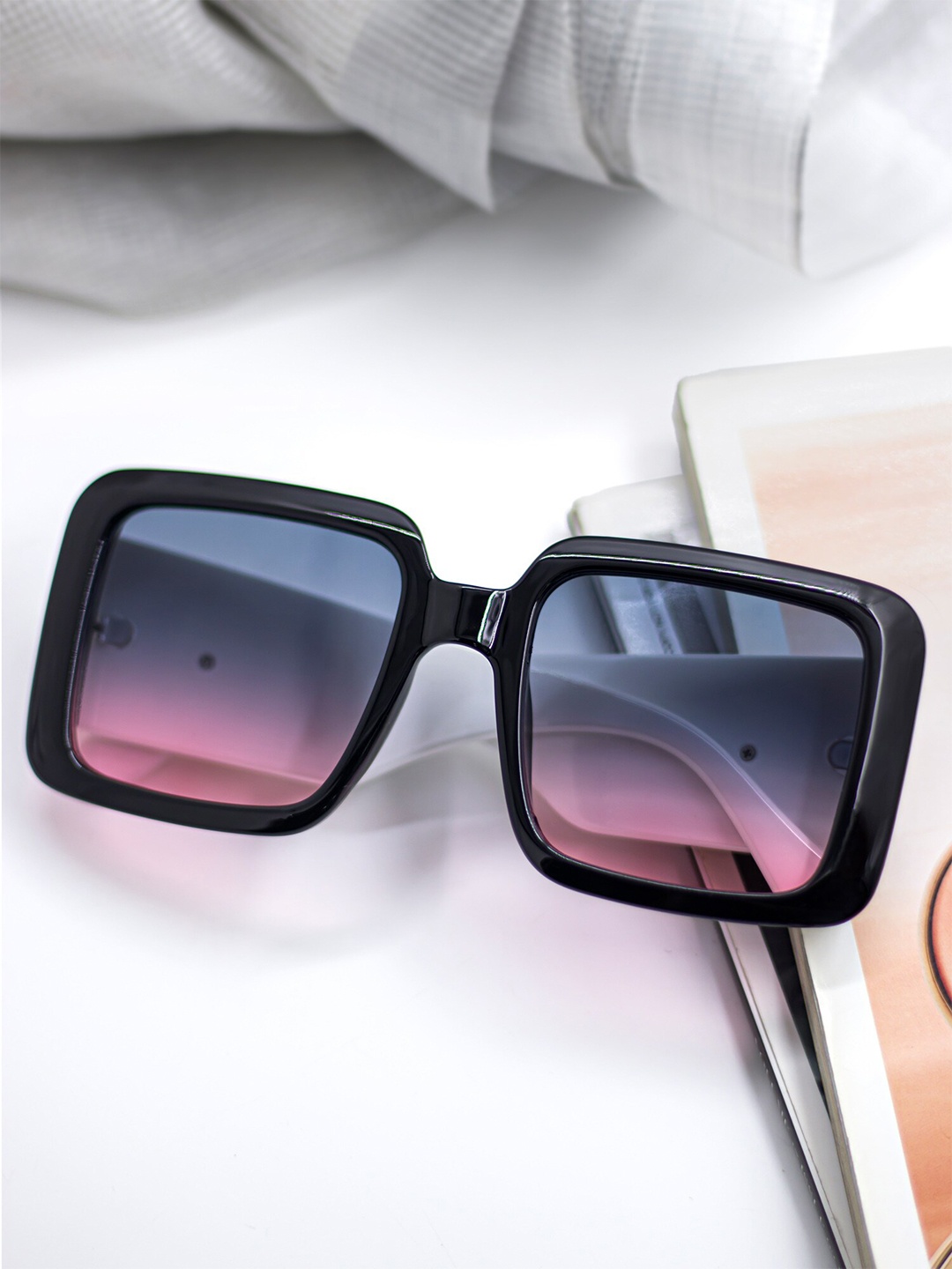 

Bellofox Unisex Blue Lens & Black Square Sunglass BS2022-1122-Black