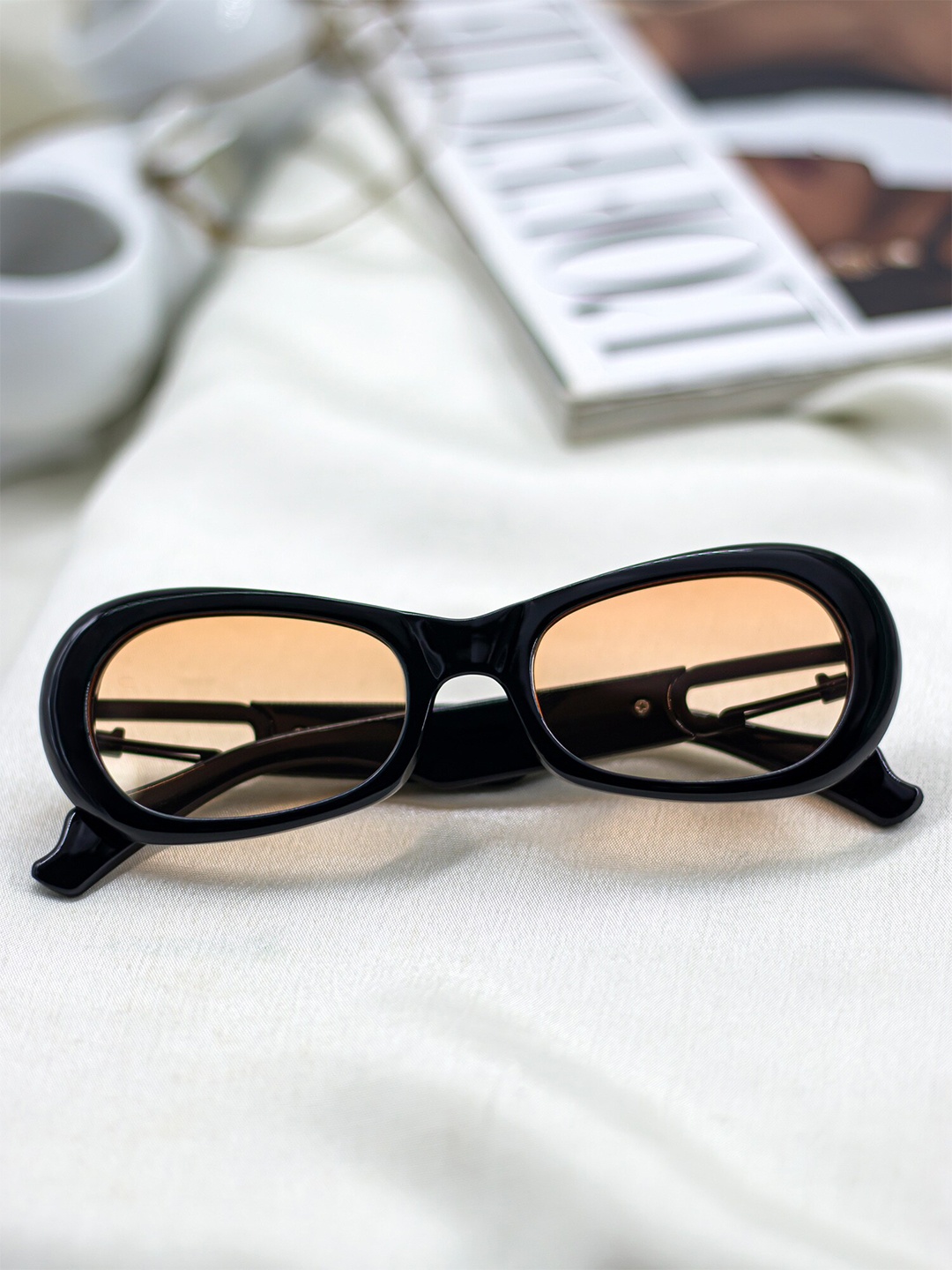 

Bellofox Unisex Pink Lens & Black Oval Sunglass BS2072-1122-Black