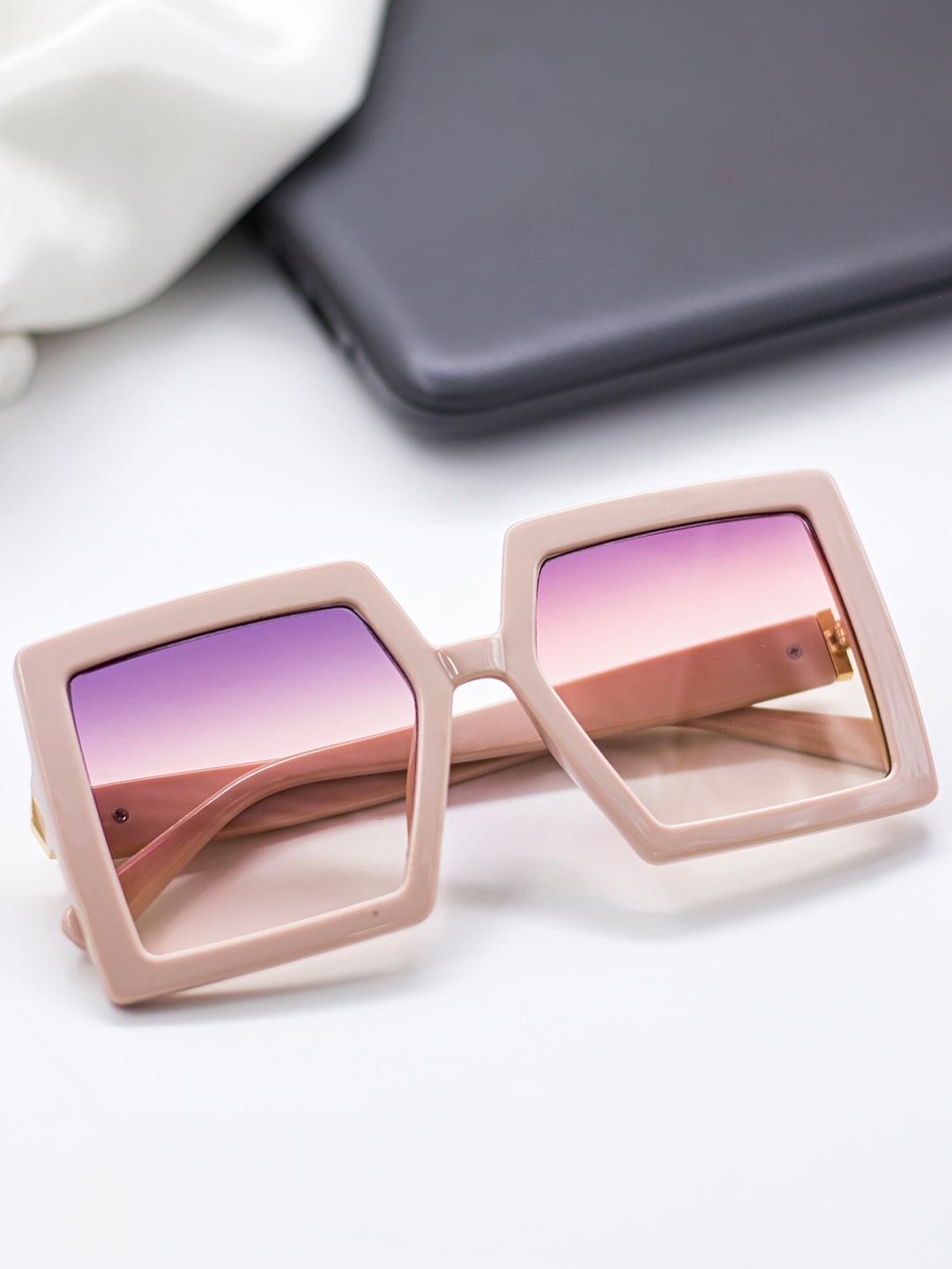 

Bellofox Unisex Pink Lens & Pink Oversized Sunglass BS2030-1122-Pink