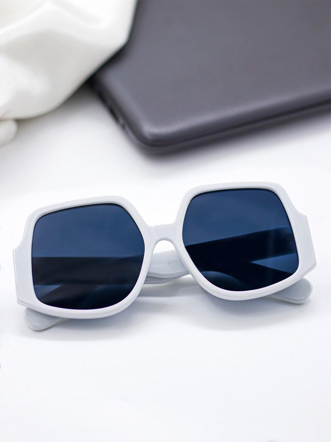 

Bellofox Unisex Black Lens & White Oversized Sunglasses BS1984-1122-White, Blue