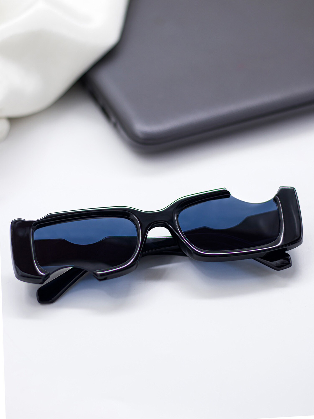 

Bellofox Unisex Blue Lens & Black Rectangle Sunglasses BS1985-1122-Black