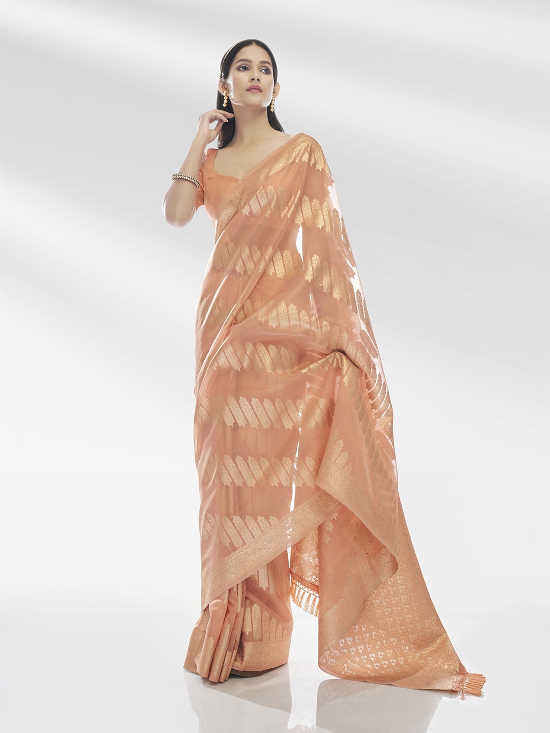 

elora Peach-Coloured & Gold-Toned Woven Design Zari Organza Banarasi Saree