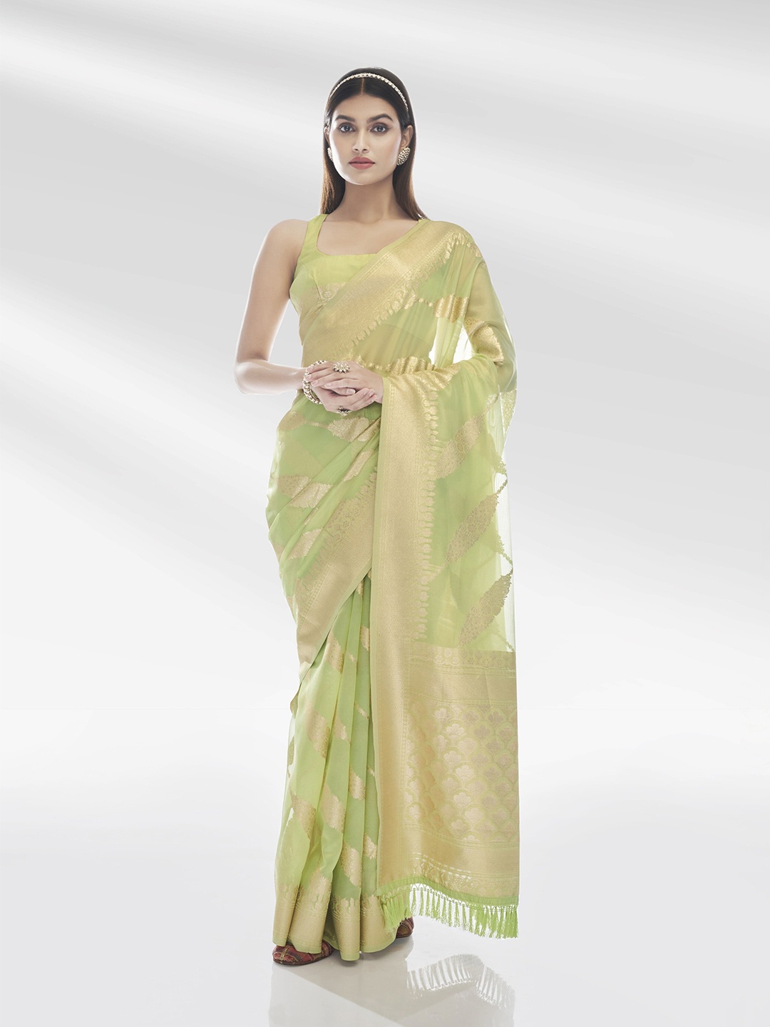 

elora Green & Gold-Toned Woven Design Zari Organza Banarasi Saree