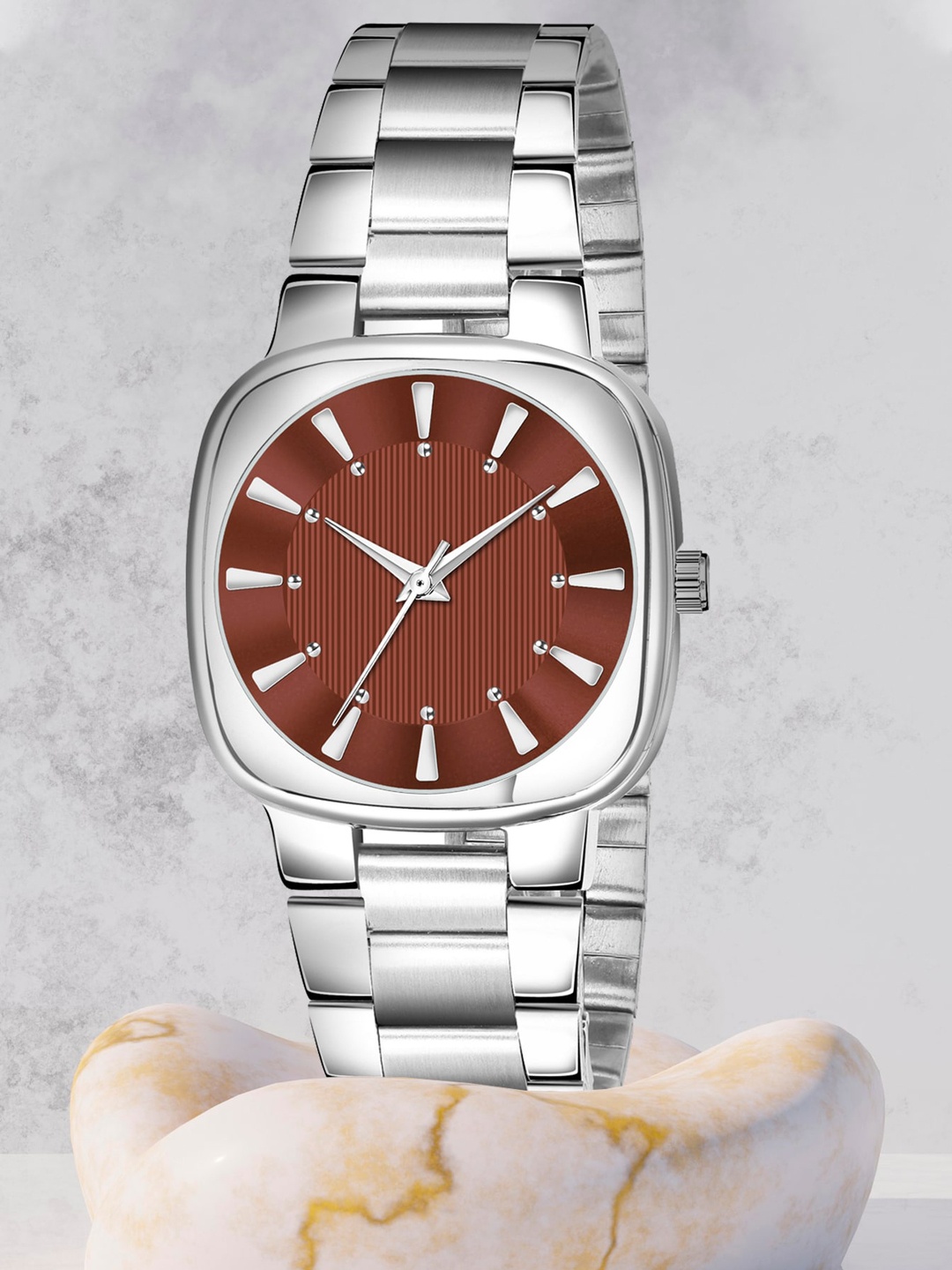

Shocknshop Women Brown Dial & Steel Toned Stainless Steel Bracelet Style Straps Analogue Watch LR303