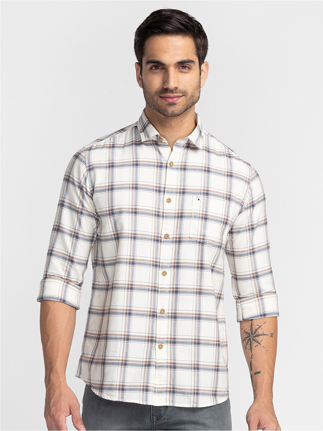 

Oxemberg Men White Cotton Classic Slim Fit Checked Casual Shirt