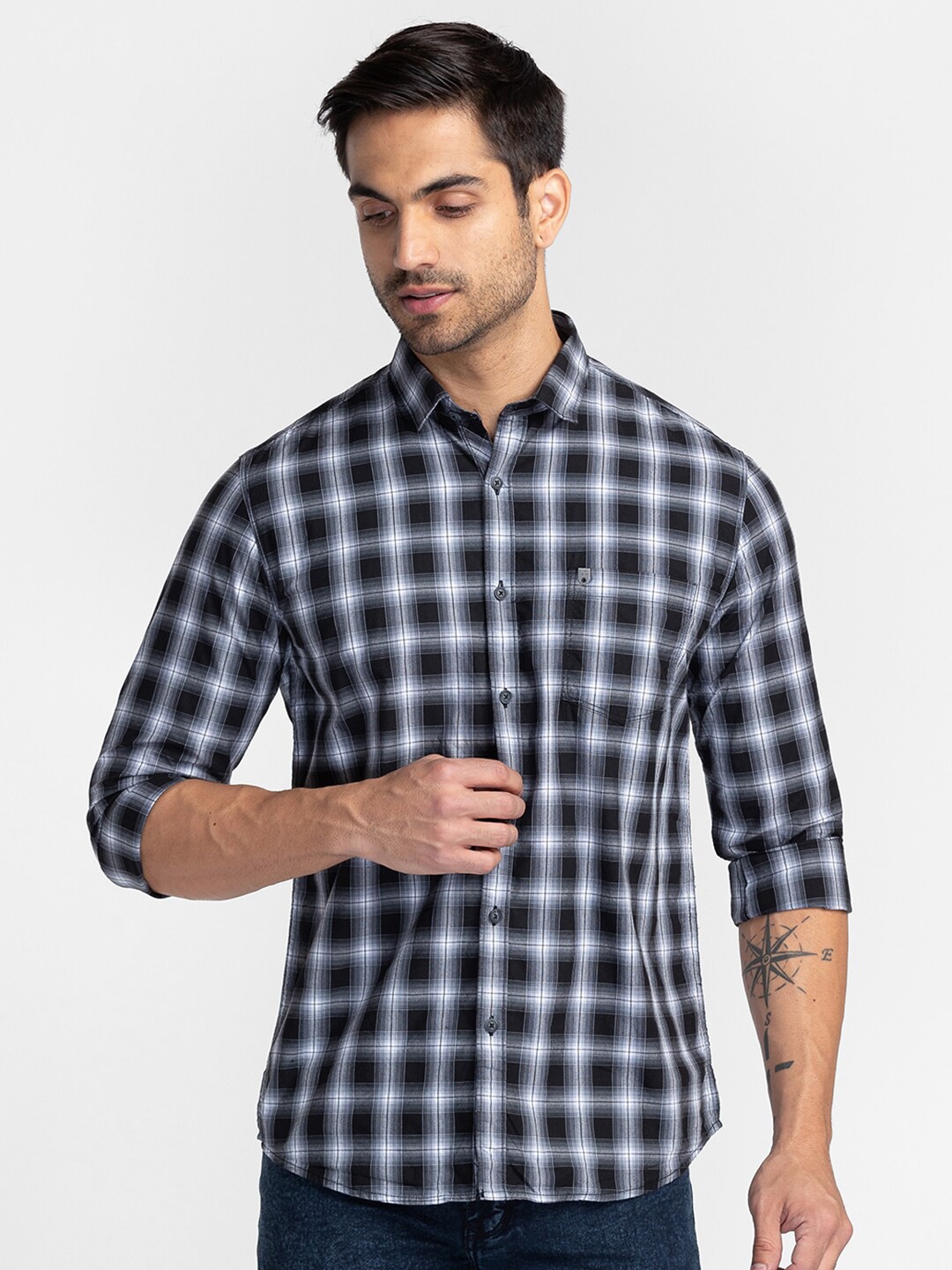 

Oxemberg Men Black Classic Slim Fit Checked Cotton Casual Shirt