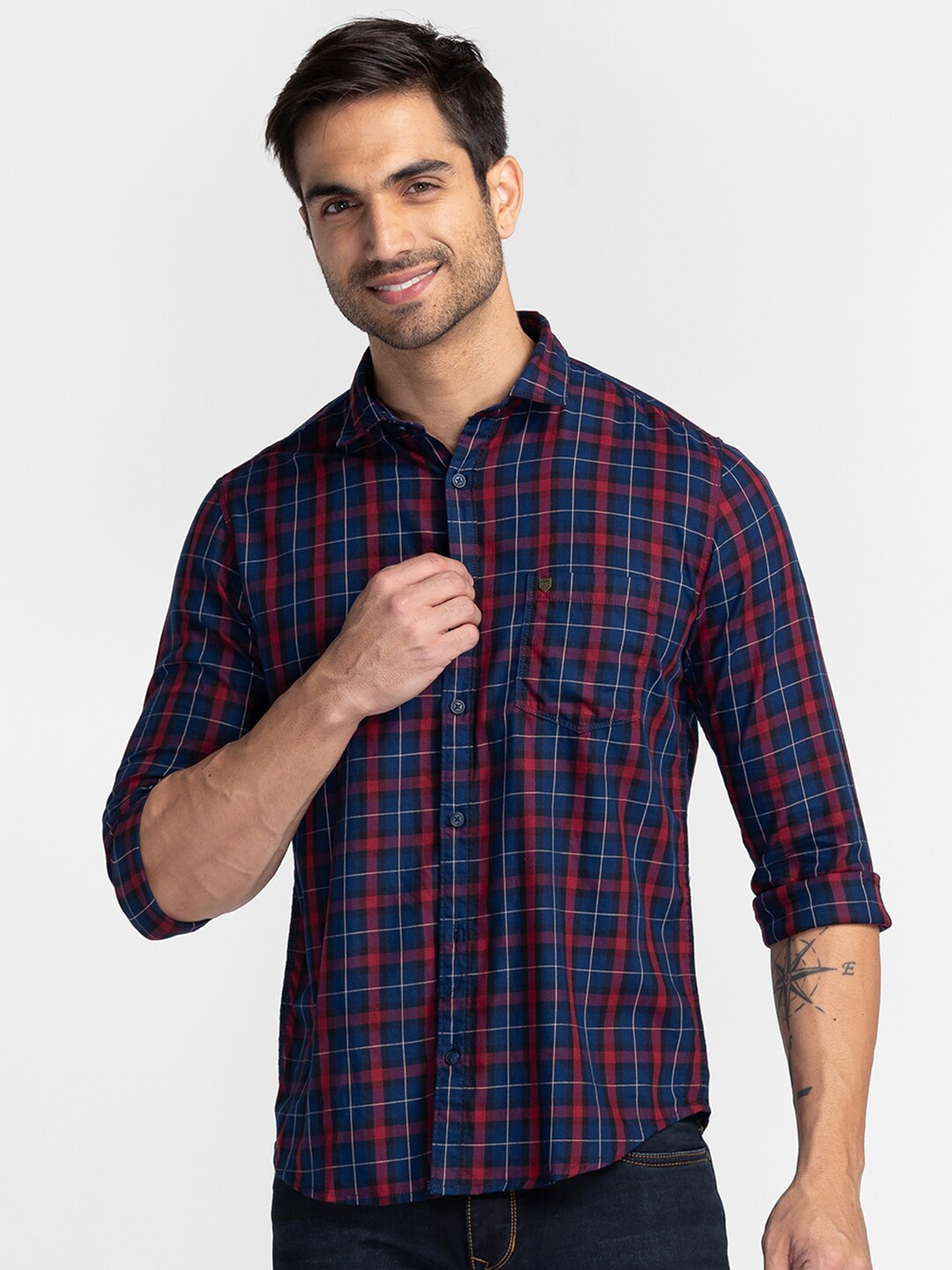 

Oxemberg Men Navy Blue Classic Slim Fit Checked Cotton Casual Shirt