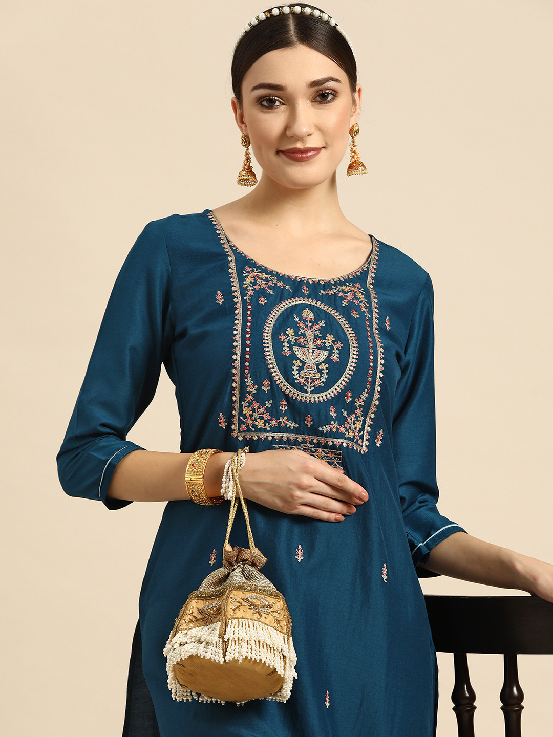

Sangria Women Blue Ethnic Motifs Embroidered Floral Kurta