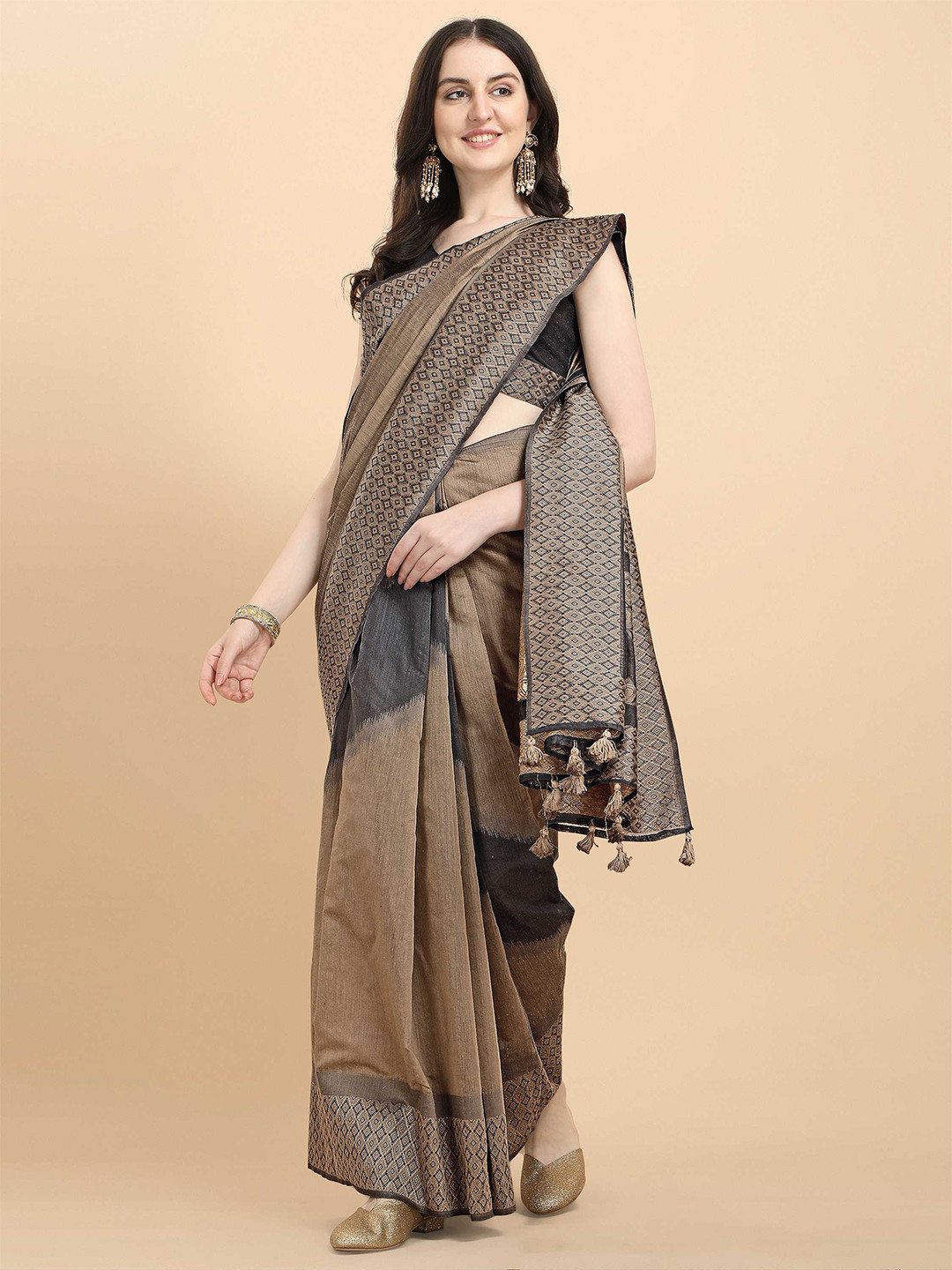 

DUNGRANI Grey & Black Woven Design Art Silk Saree