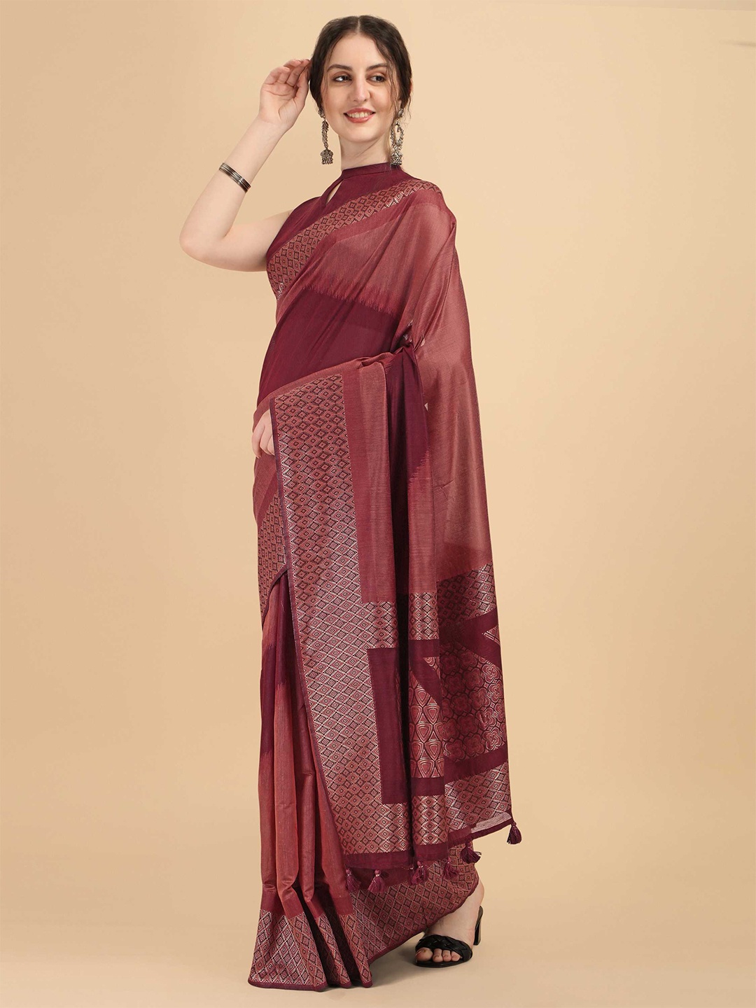 

DUNGRANI Maroon & Gold-Toned Woven Design Art Silk Saree