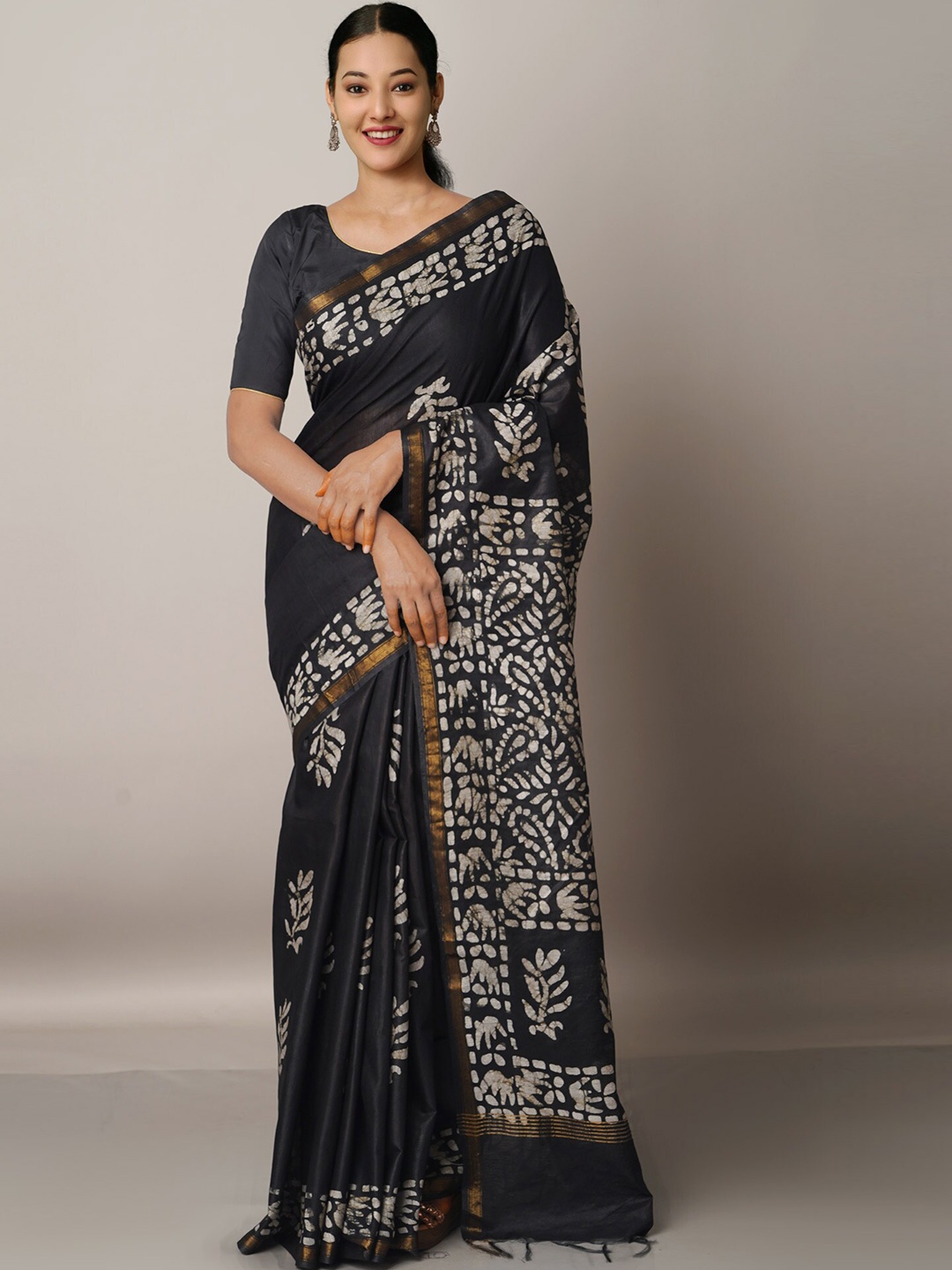 

Unnati Silks Black & White Batik Zari Chanderi Saree