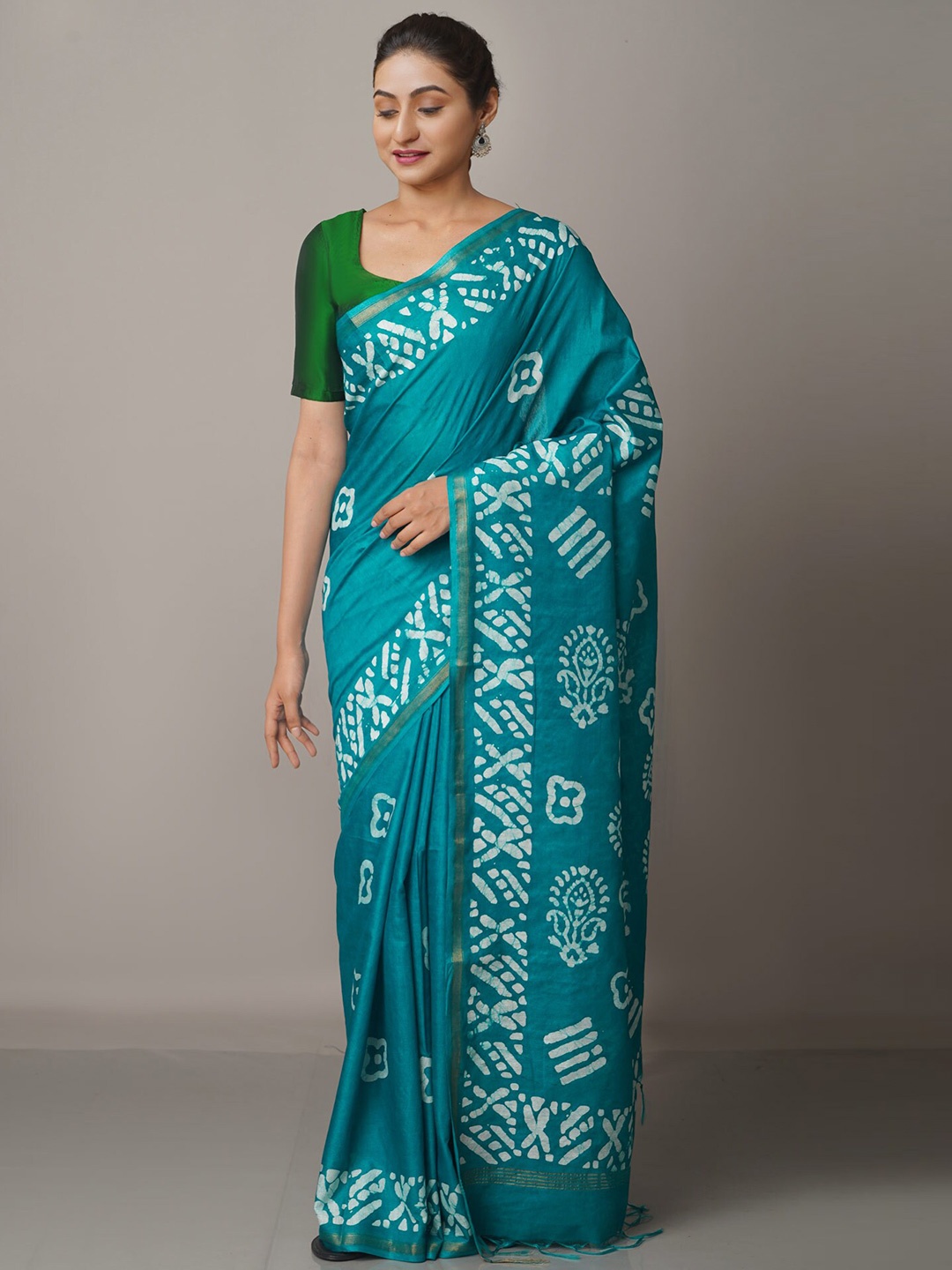 

Unnati Silks Green & White Batik Silk Blend Chanderi Saree