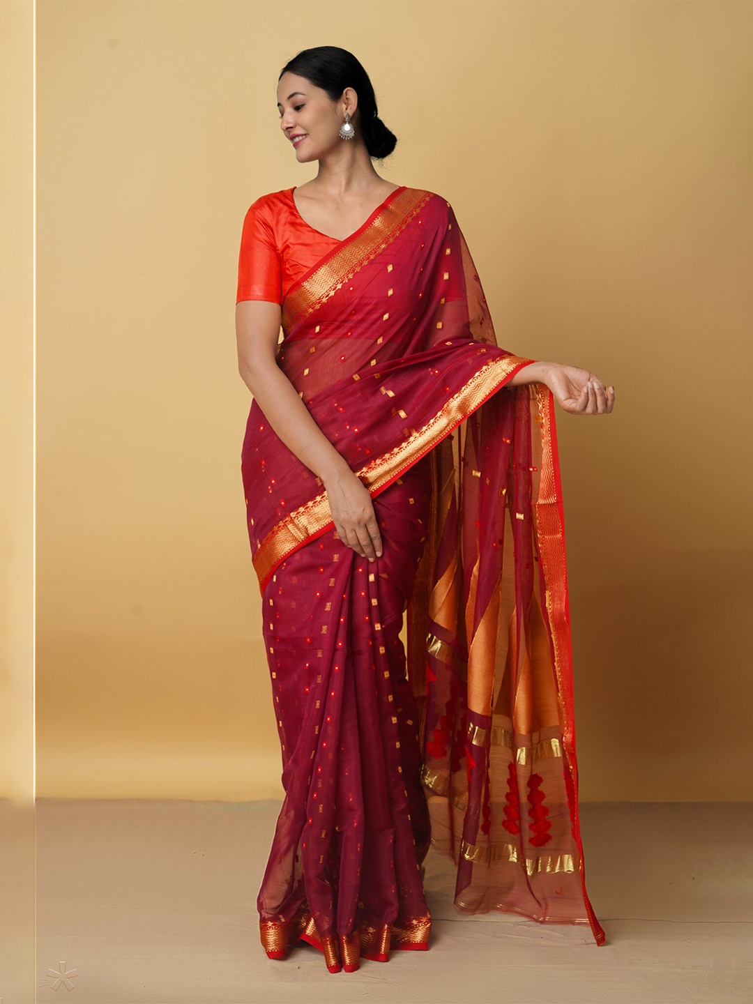 

Unnati Silks Red & Gold-Toned Woven Design Pure Cotton Maheshwari Saree