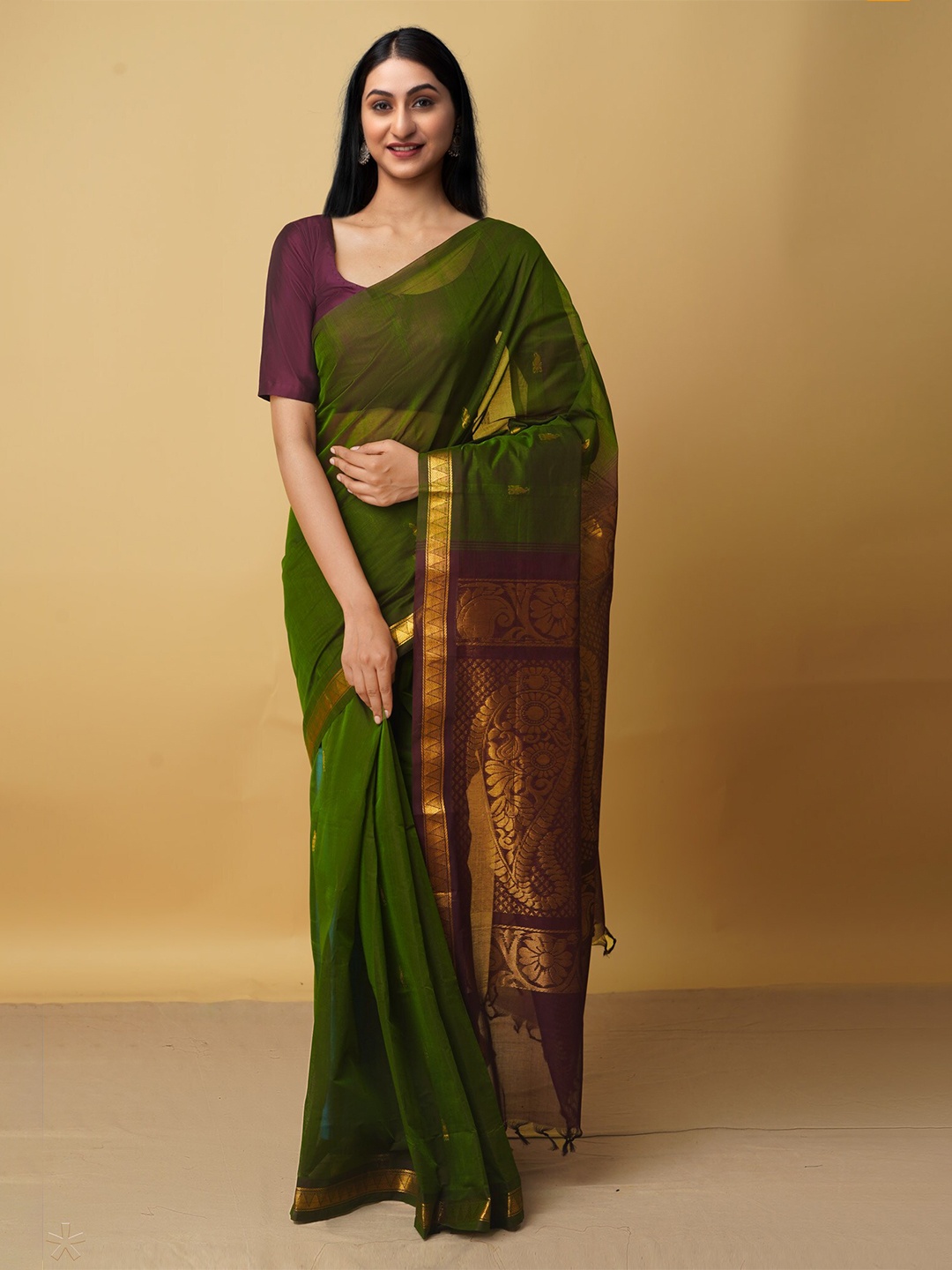 

Unnati Silks Green & Gold-Toned Woven Design Zari Pure Cotton Venkatgiri Saree