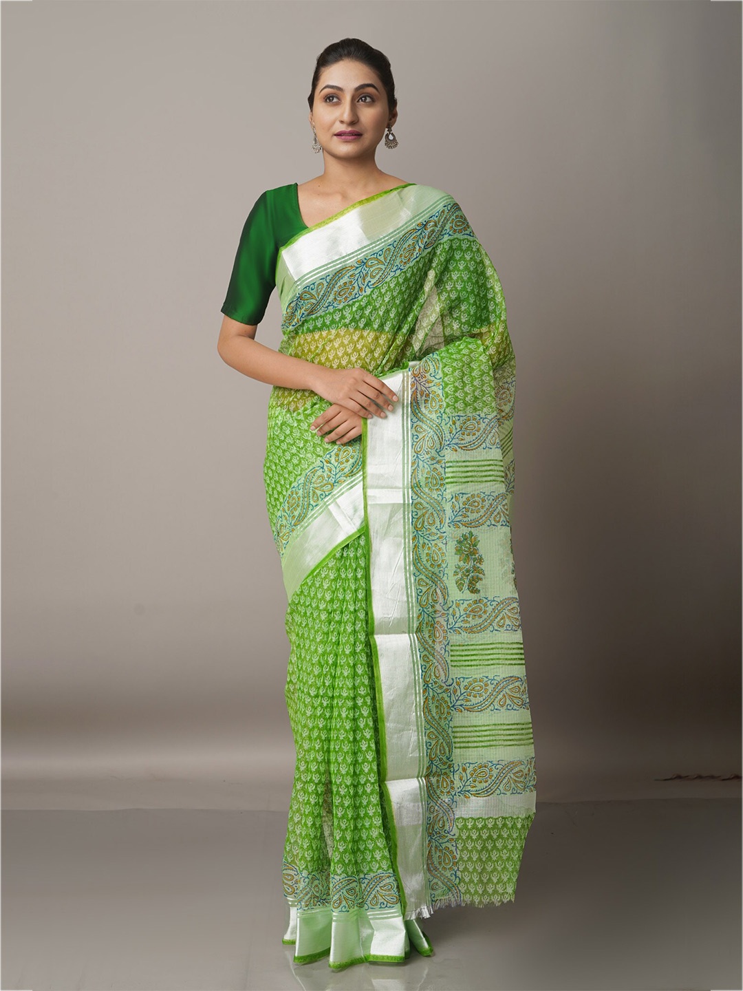 

Unnati Silks Green & Silver-Toned Floral Zari Pure Cotton Kota Saree