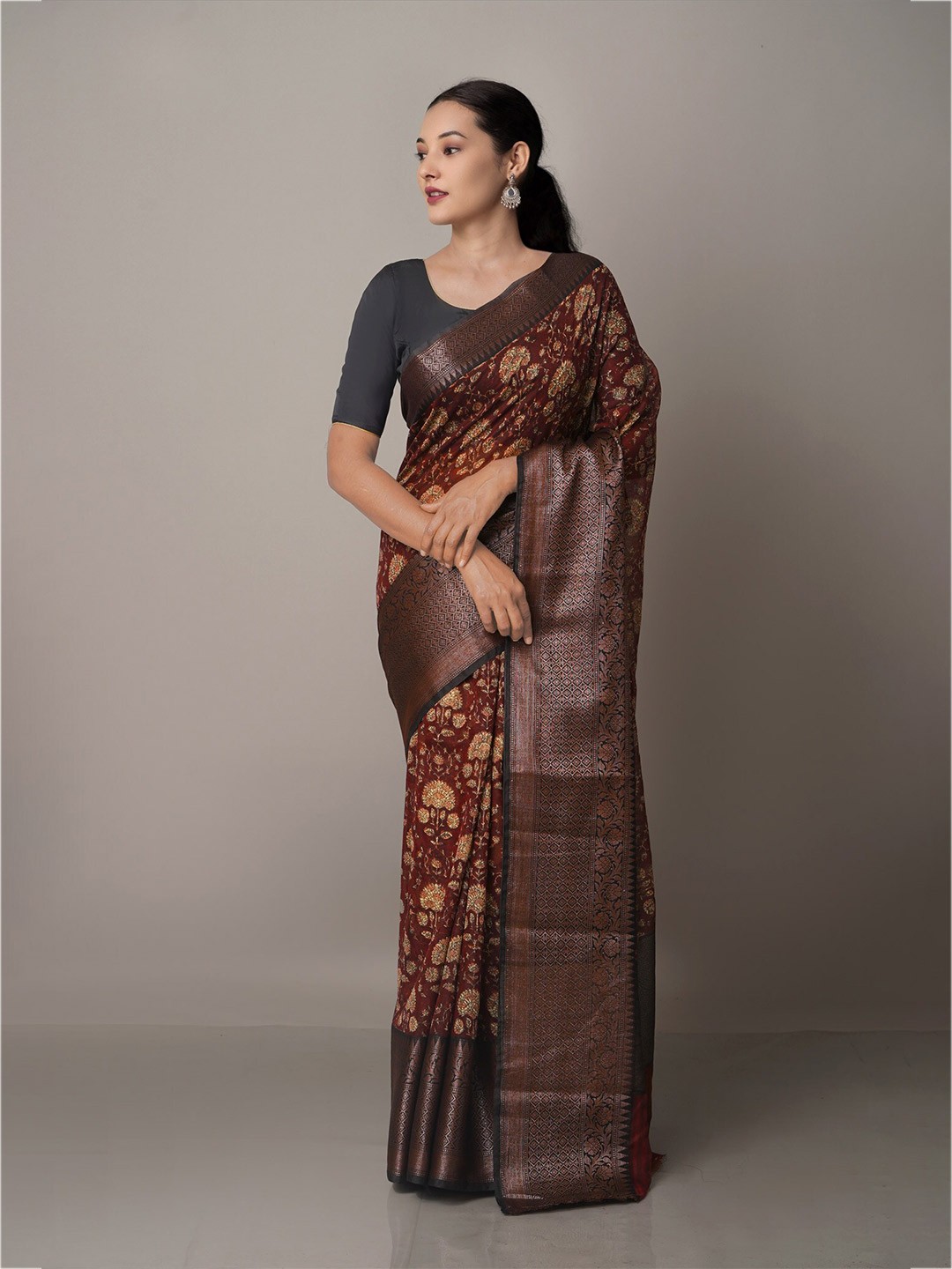 

Unnati Silks Burgundy & Silver-Toned Floral Zari Silk Cotton Maheshwari Saree