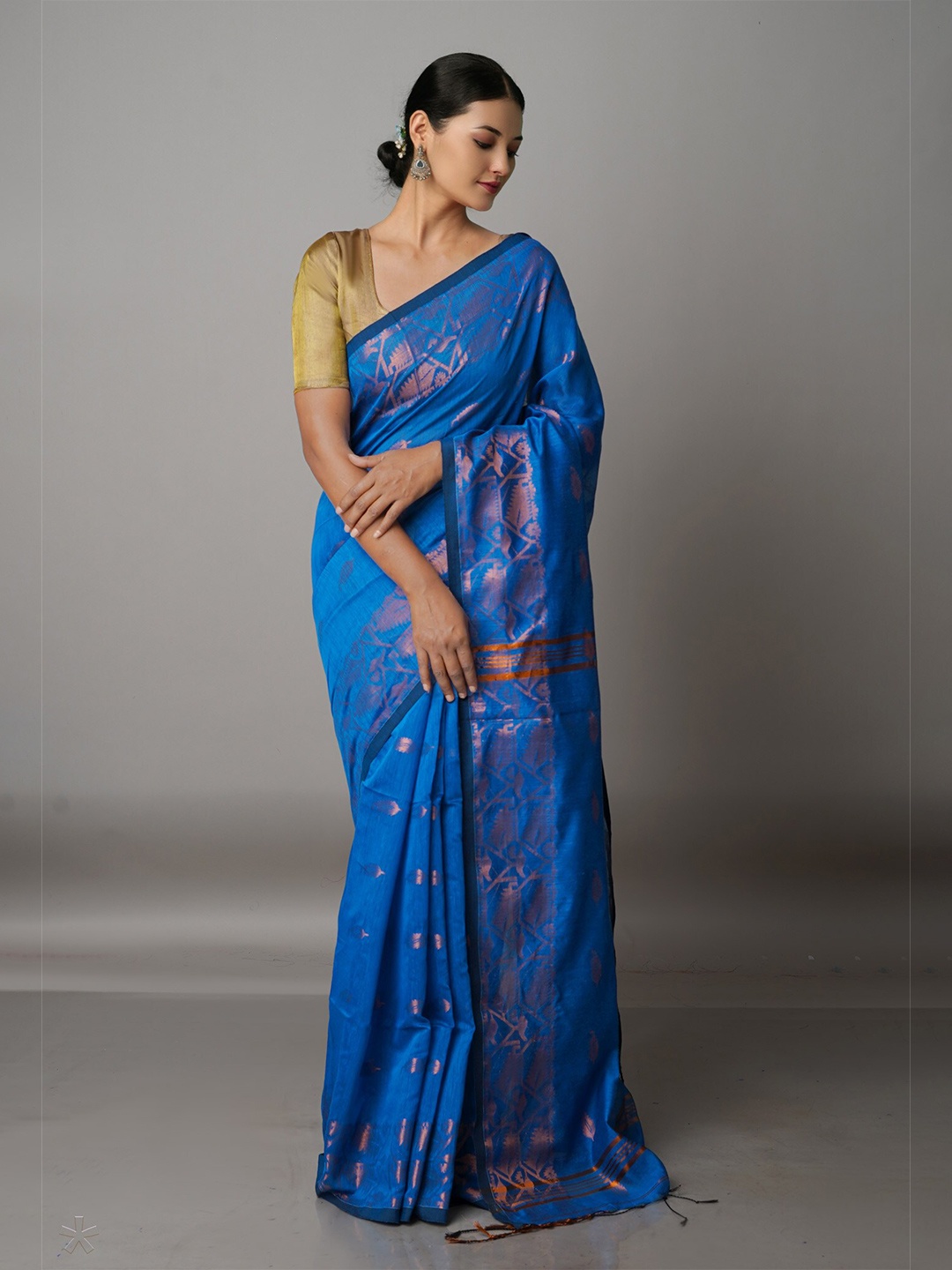 

Unnati Silks Blue & Gold-Toned Woven Design Zari Silk Cotton Jamdani Saree