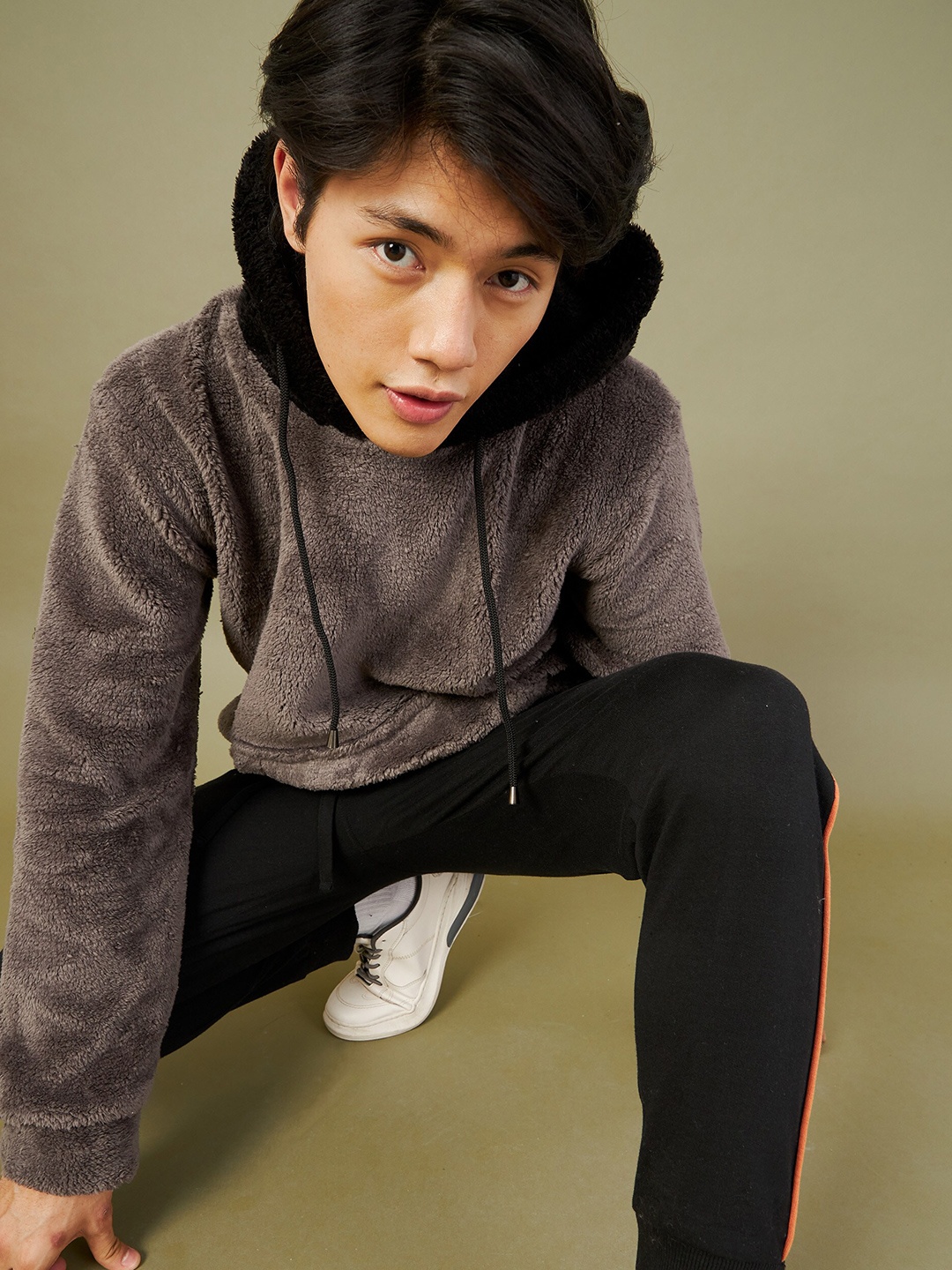

MASCLN SASSAFRAS Men Charcoal Solid Hooded Sweatshirt