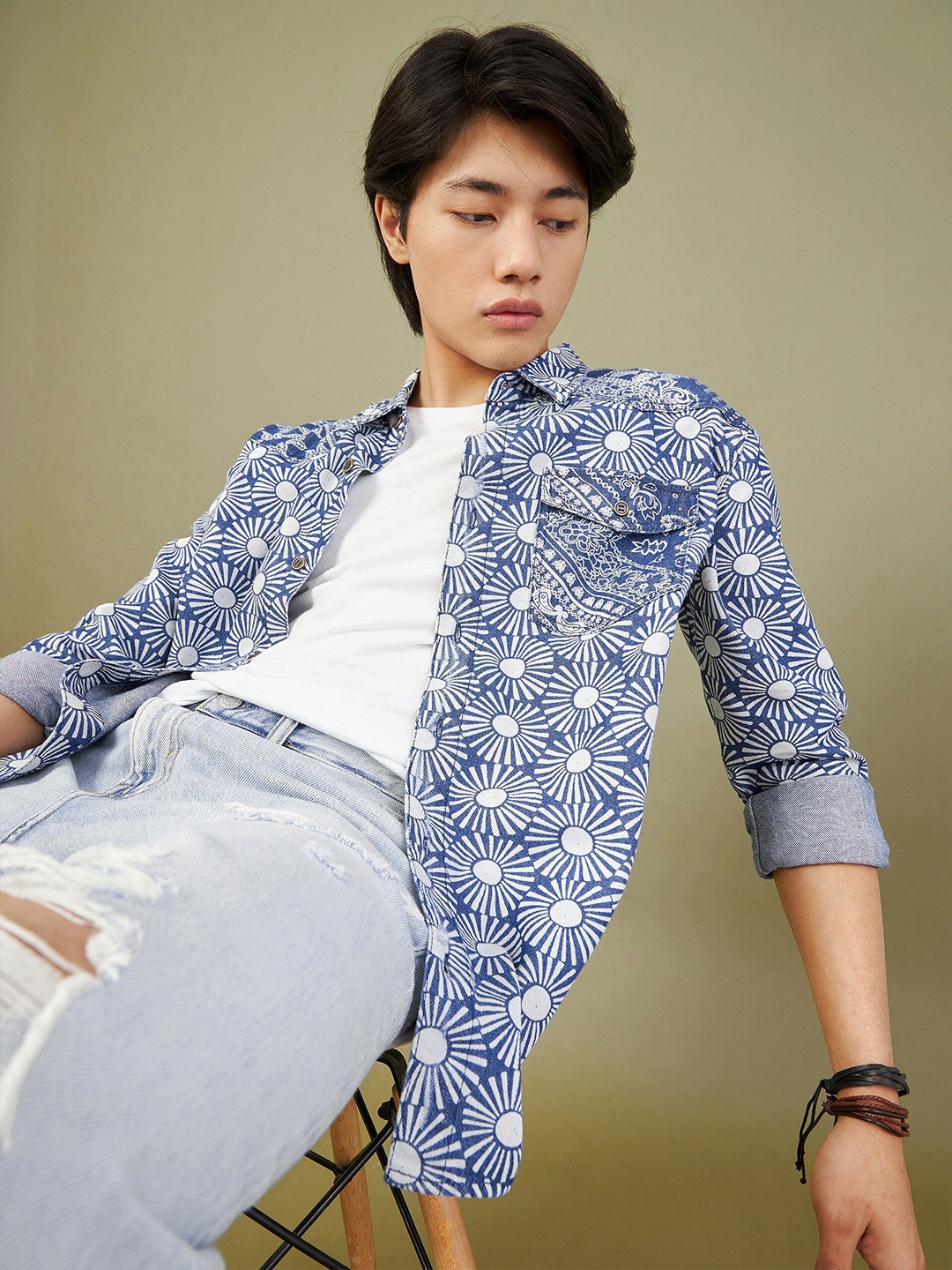 

MASCLN SASSAFRAS Men Blue & White Floral Printed Casual Shirt