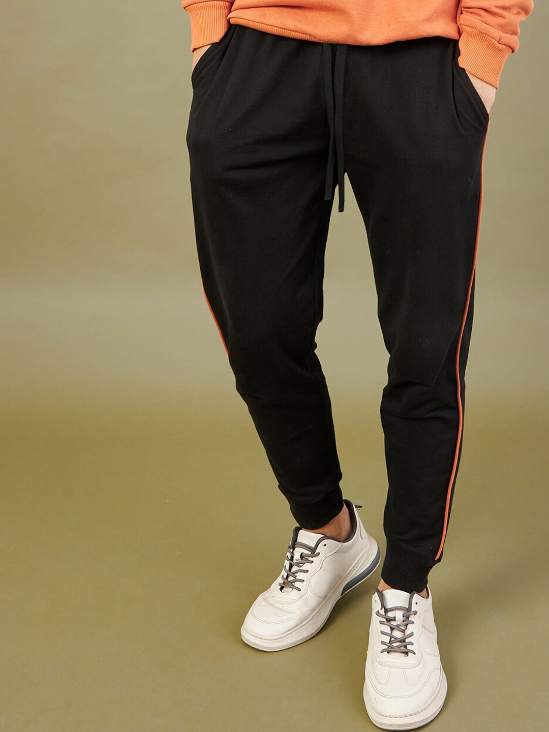 

MASCLN SASSAFRAS Men Black Solid Relaxed-Fit Track Pants