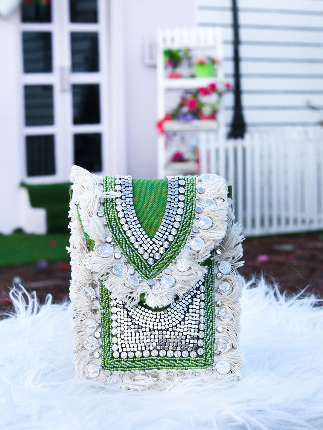 

NR By Nidhi Rathi Women Green & White Embroidered Purse Clutch