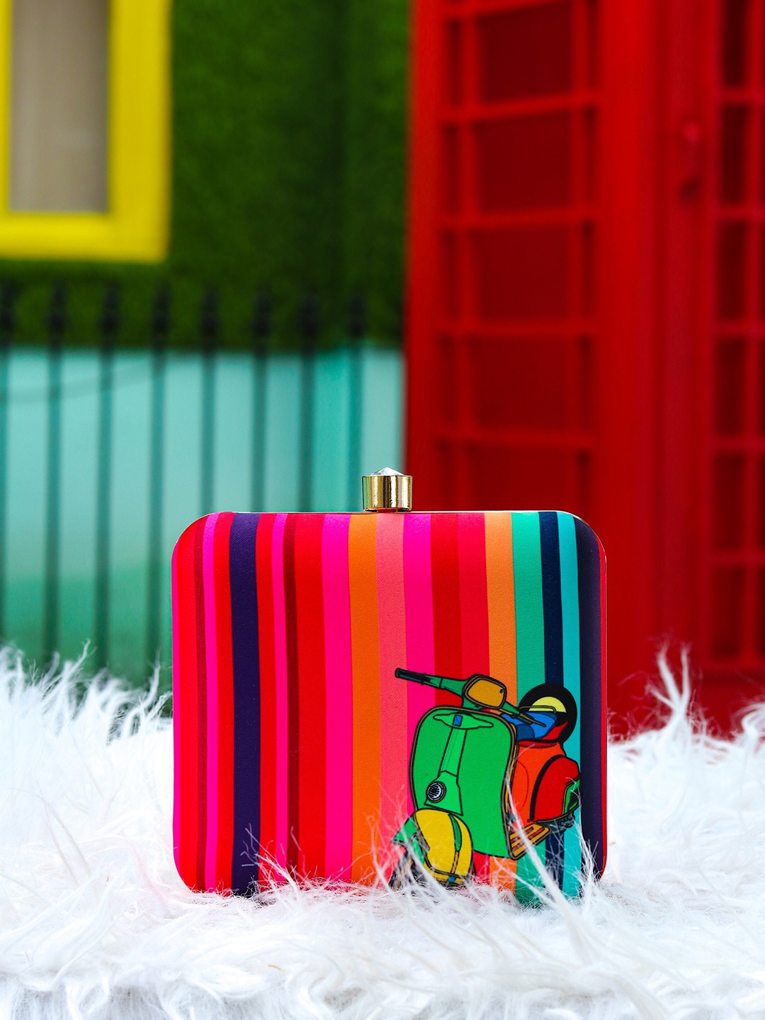 

NR By Nidhi Rathi Women Red & Green Printed Box Clutch