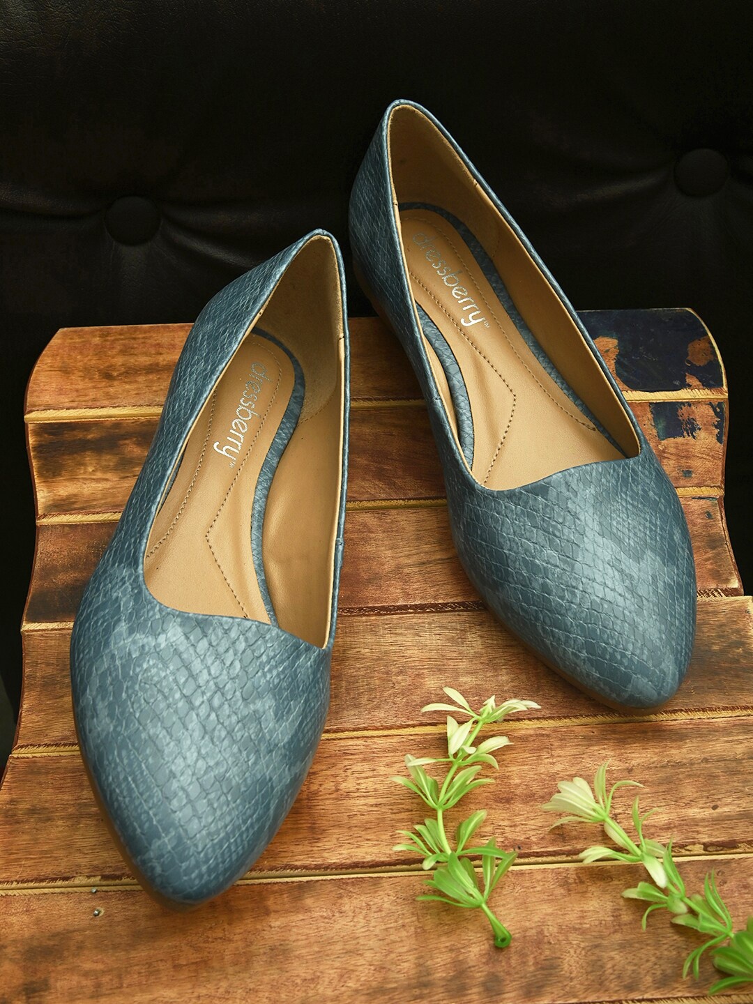 

DressBerry Women Grey & Blue Printed Ballerinas Flats