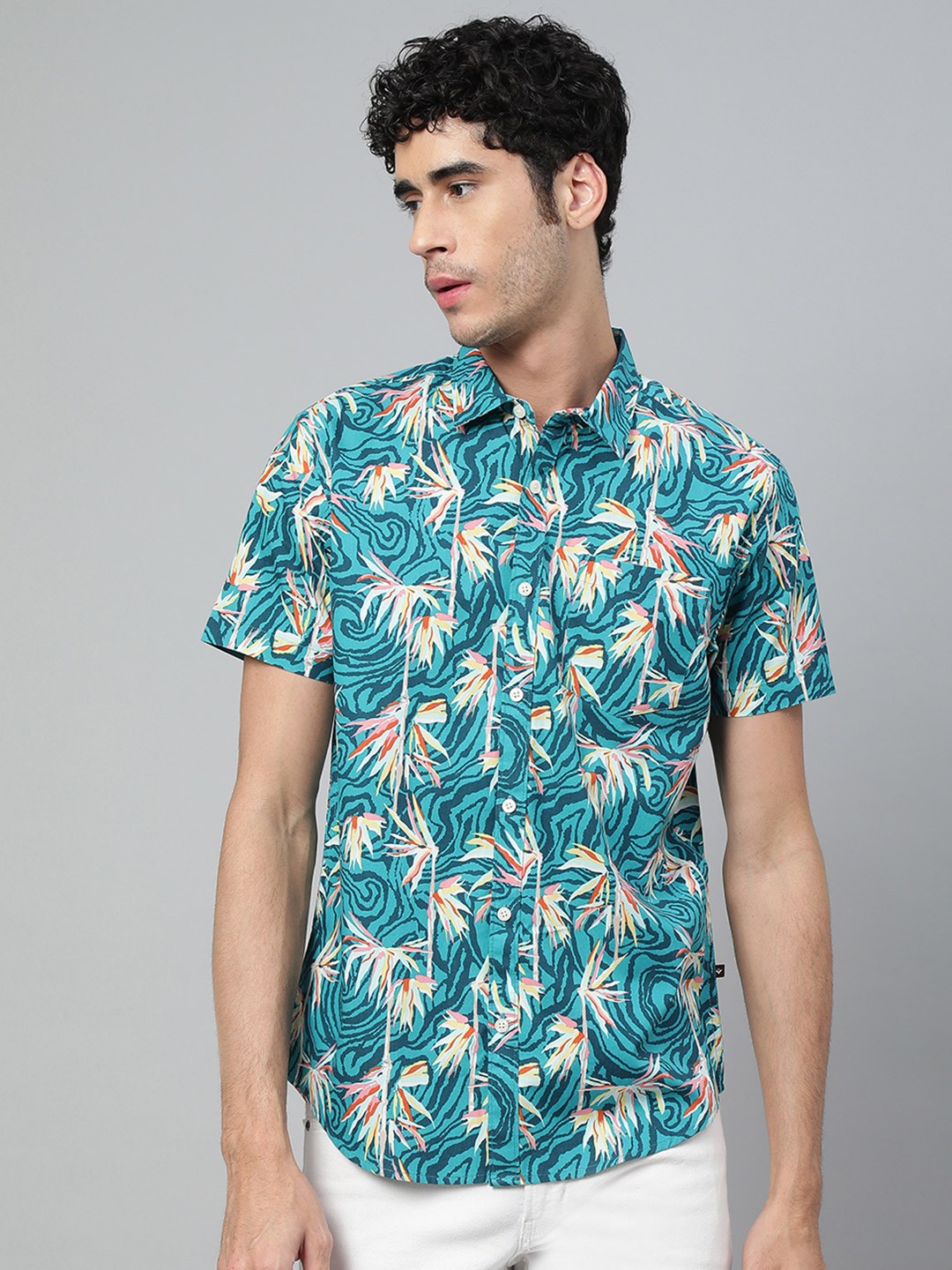 

VEIRDO Men Blue Printed Casual Shirt
