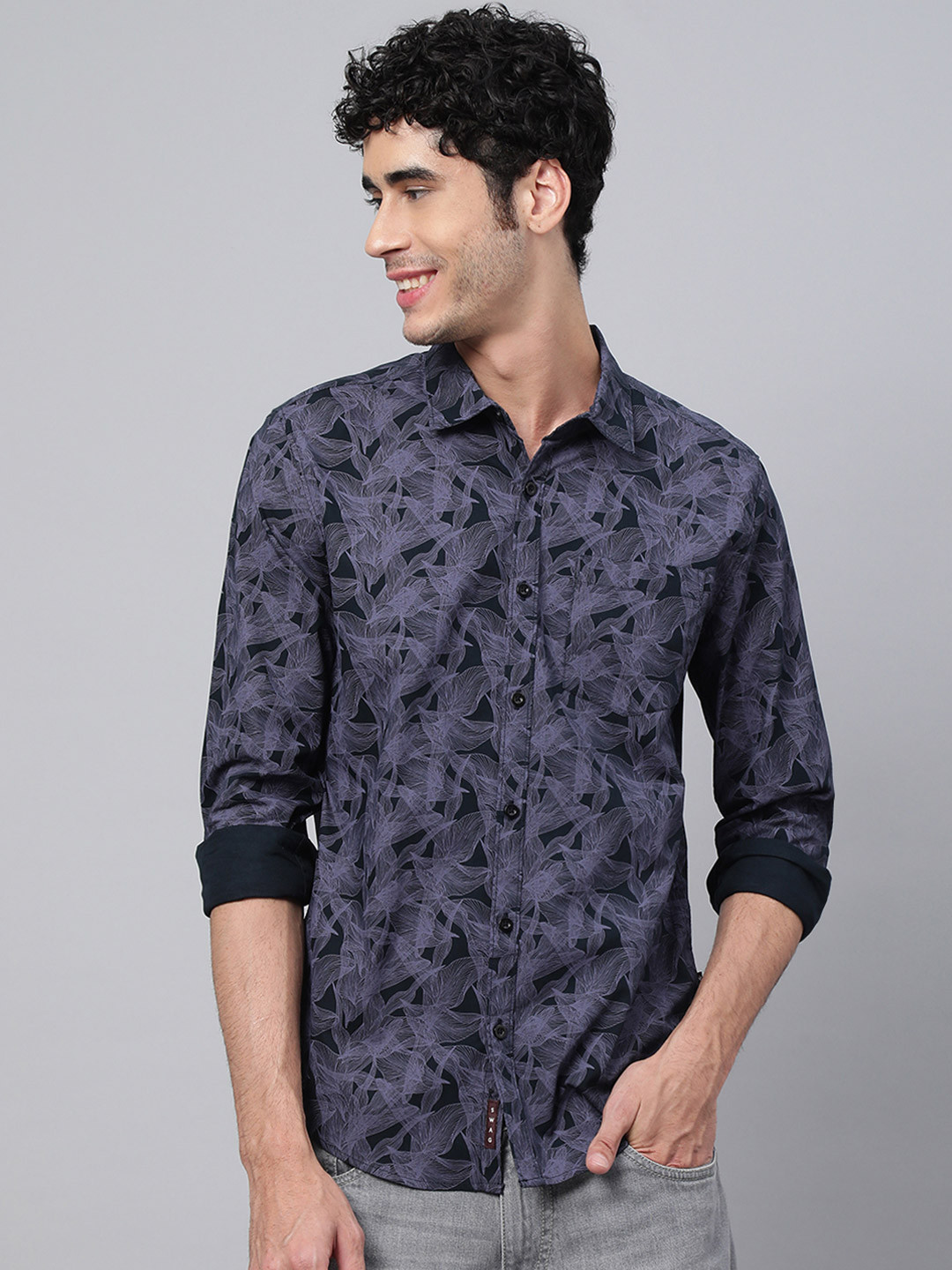 

VEIRDO Men Navy Blue Printed Casual Shirt