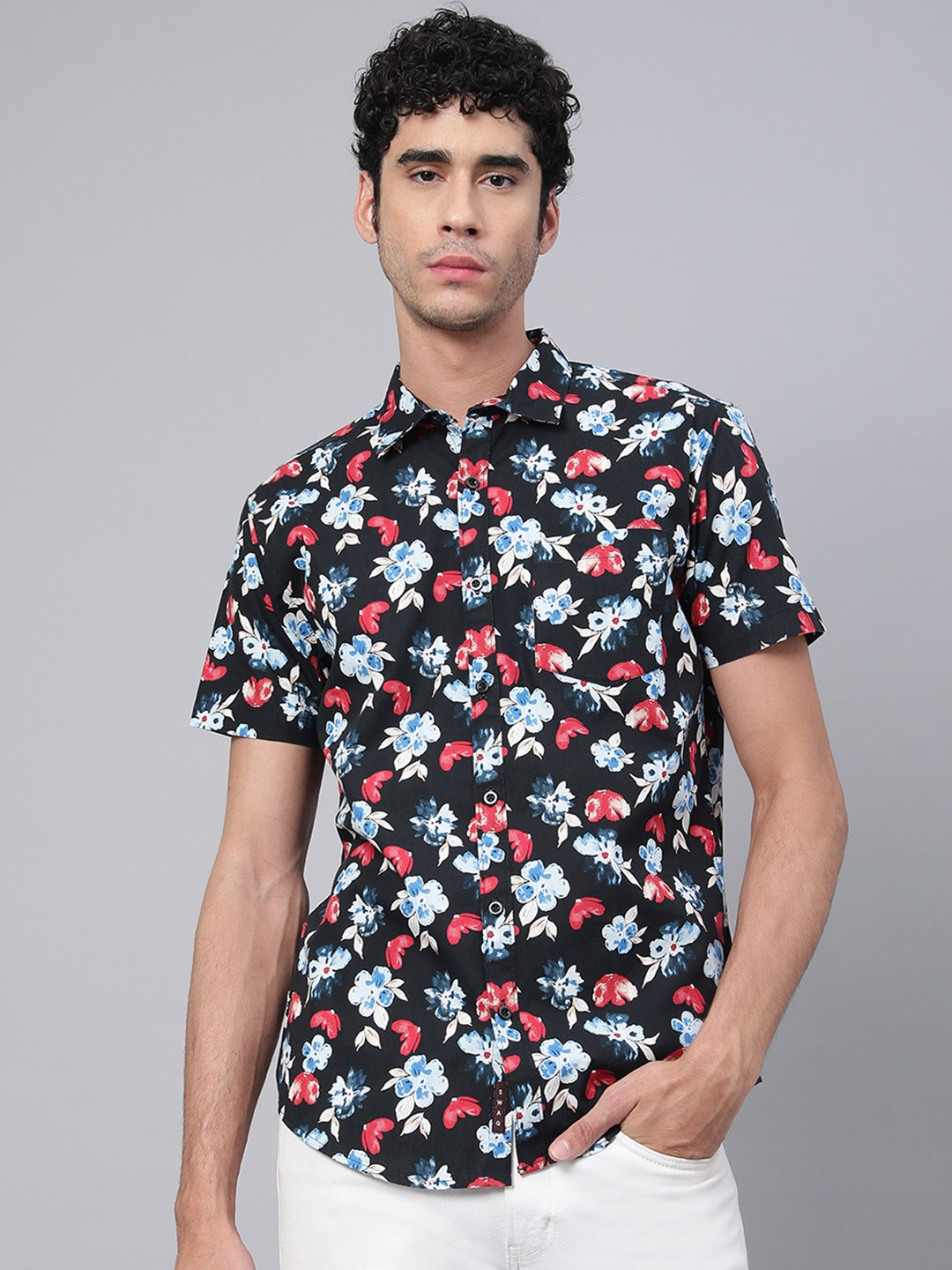 

VEIRDO Men Floral Printed Casual Shirt, Black