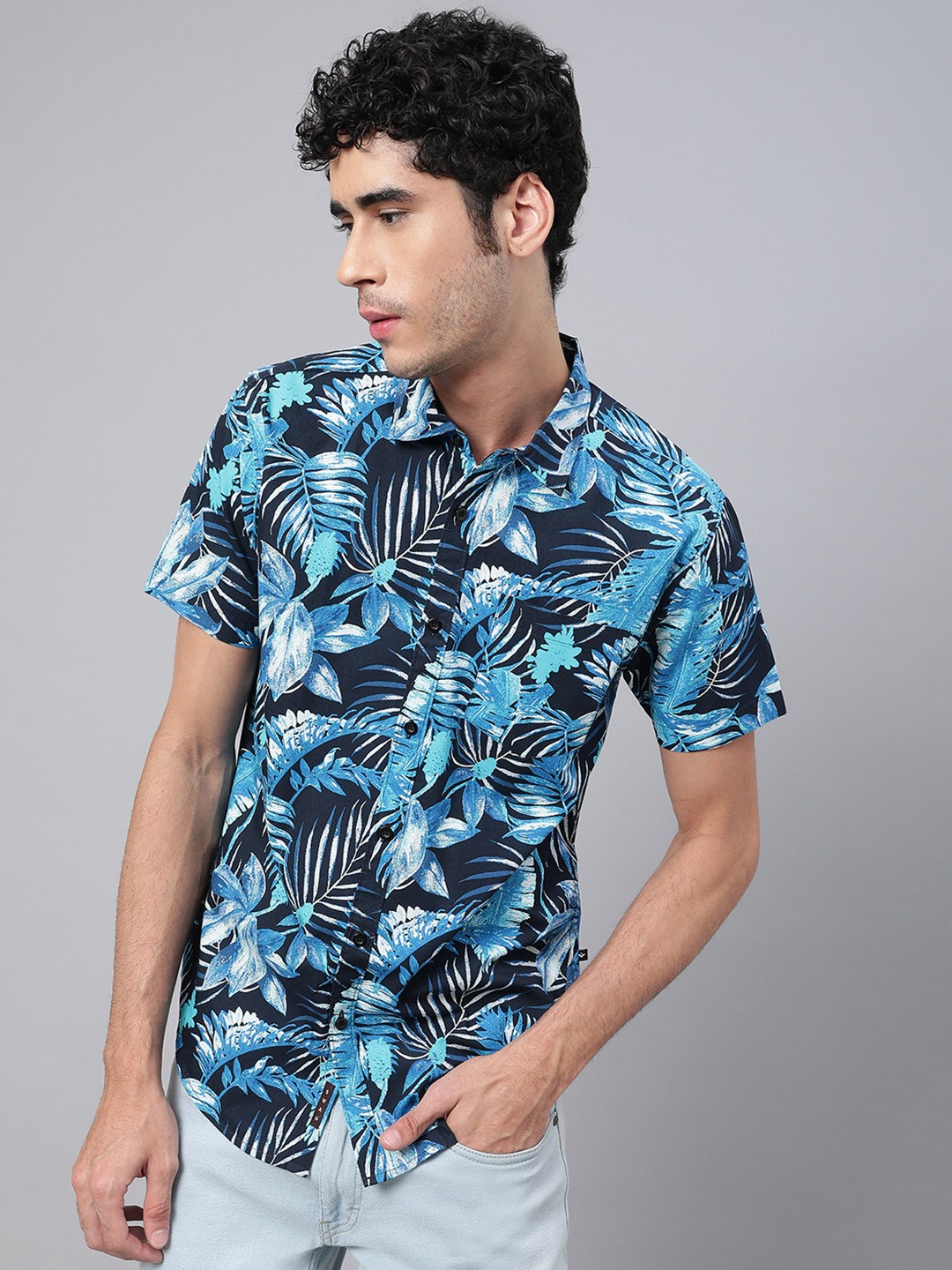 

VEIRDO Men Navy Blue Printed Casual Shirt