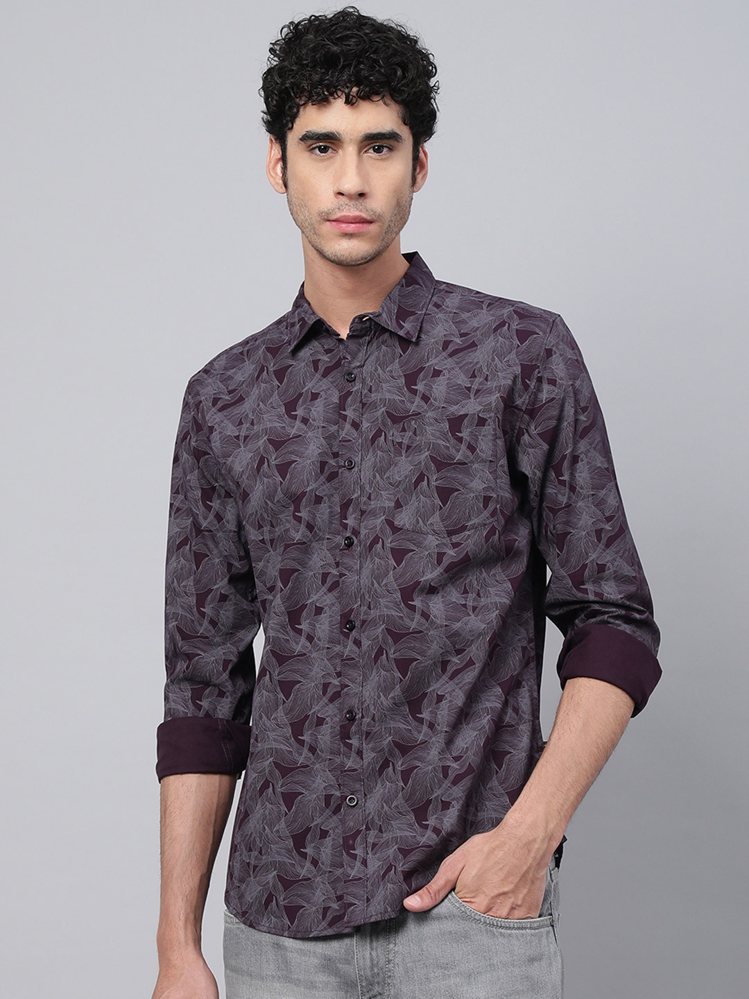 

VEIRDO Men Purple Printed Casual Shirt