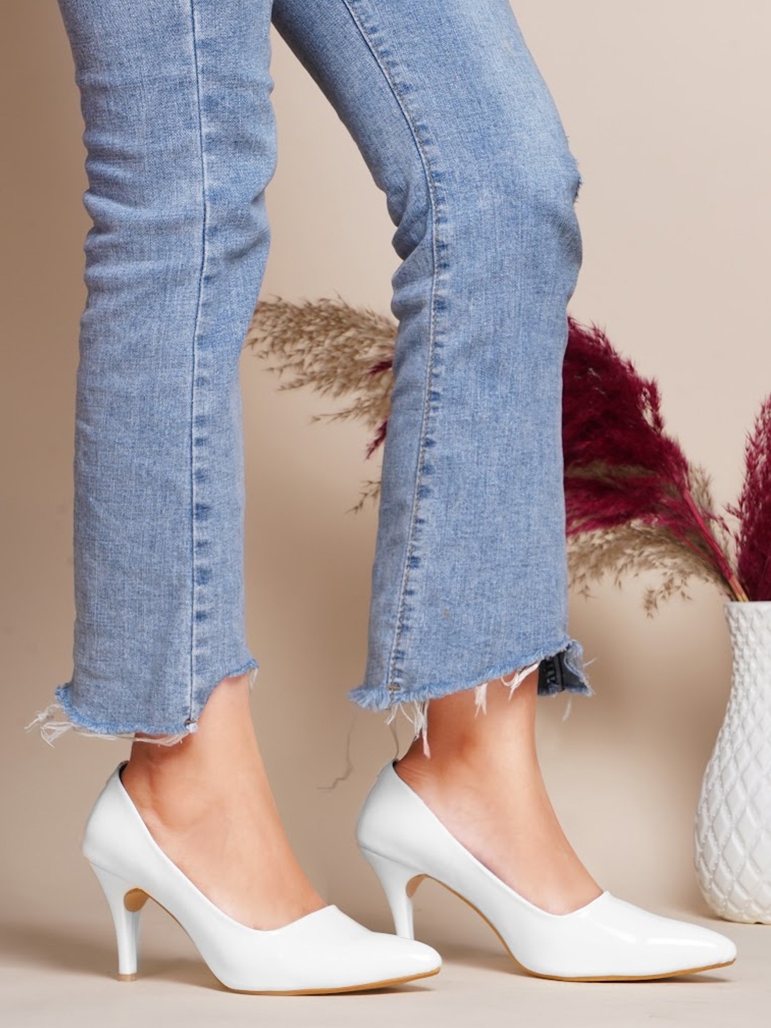 

SHUZ TOUCH White Solid Stiletto Pumps