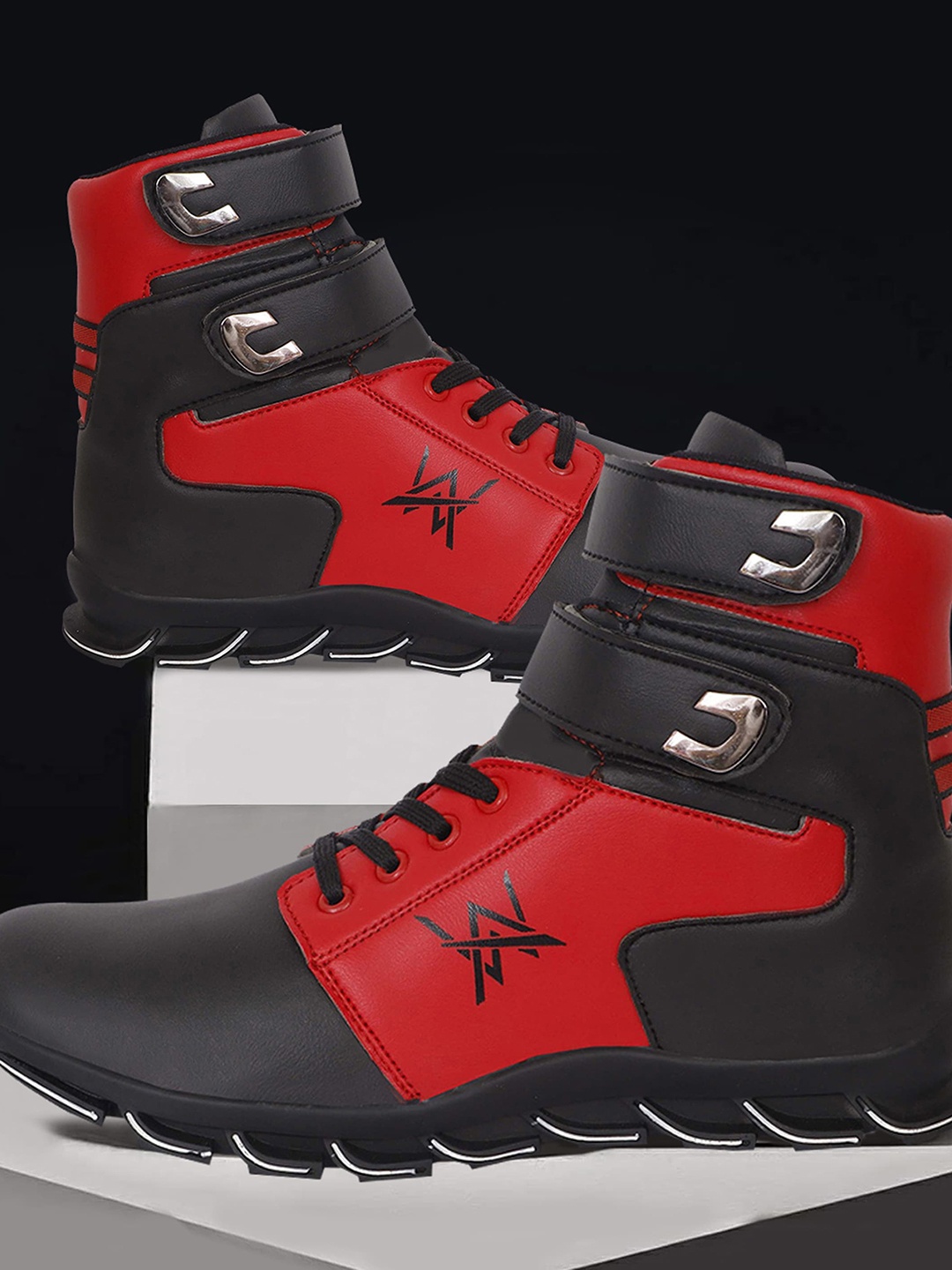 

Woakers Men Red Colourblocked Boots