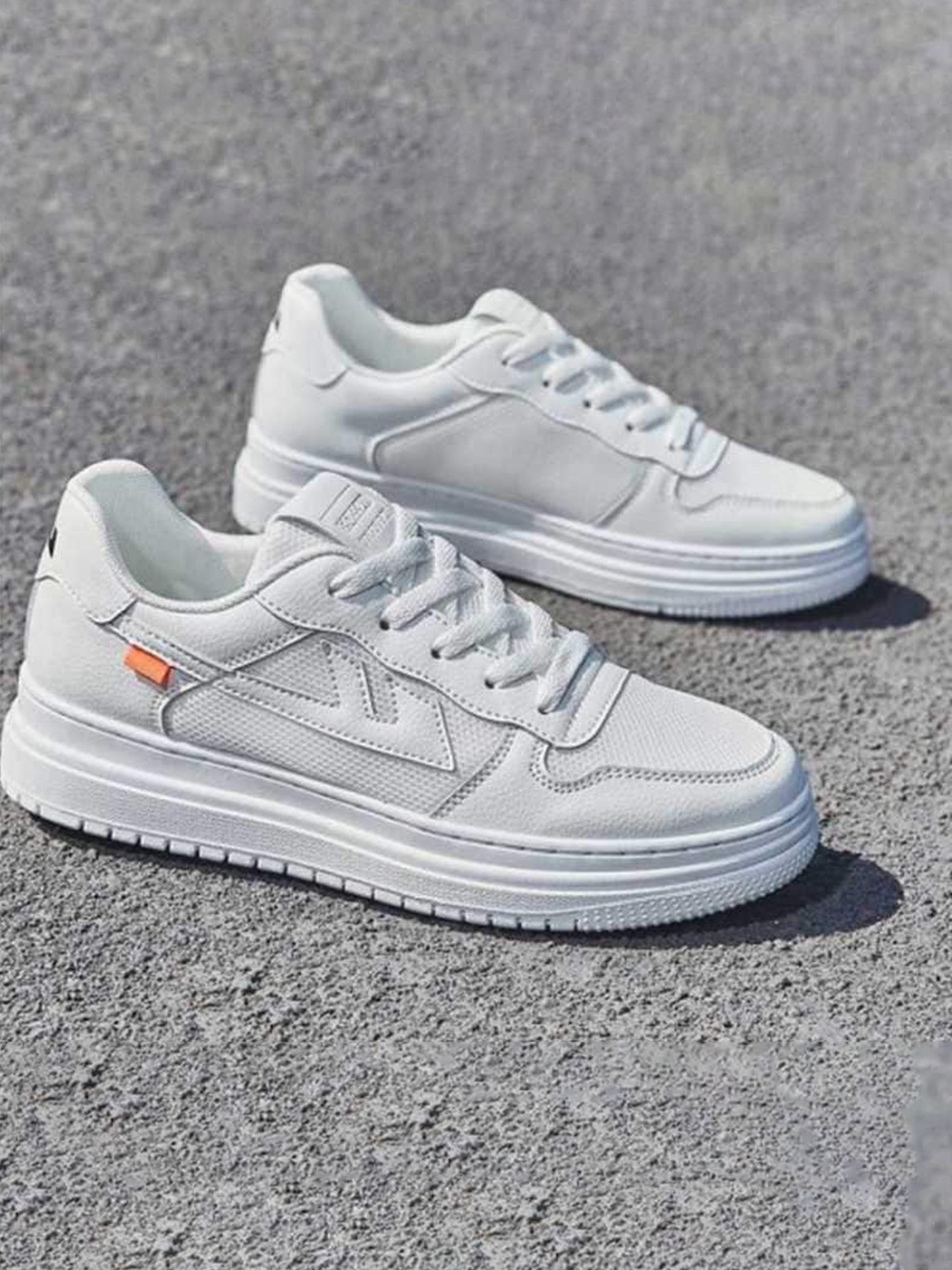 

Woakers Men White Sneakers
