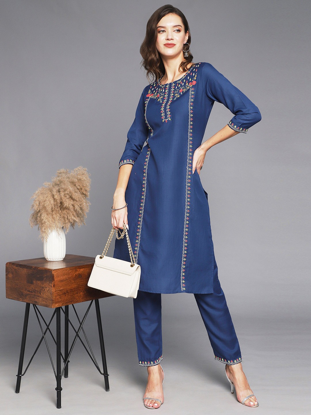 

Anubhutee Women Blue Floral Embroidered Kurta with Trousers