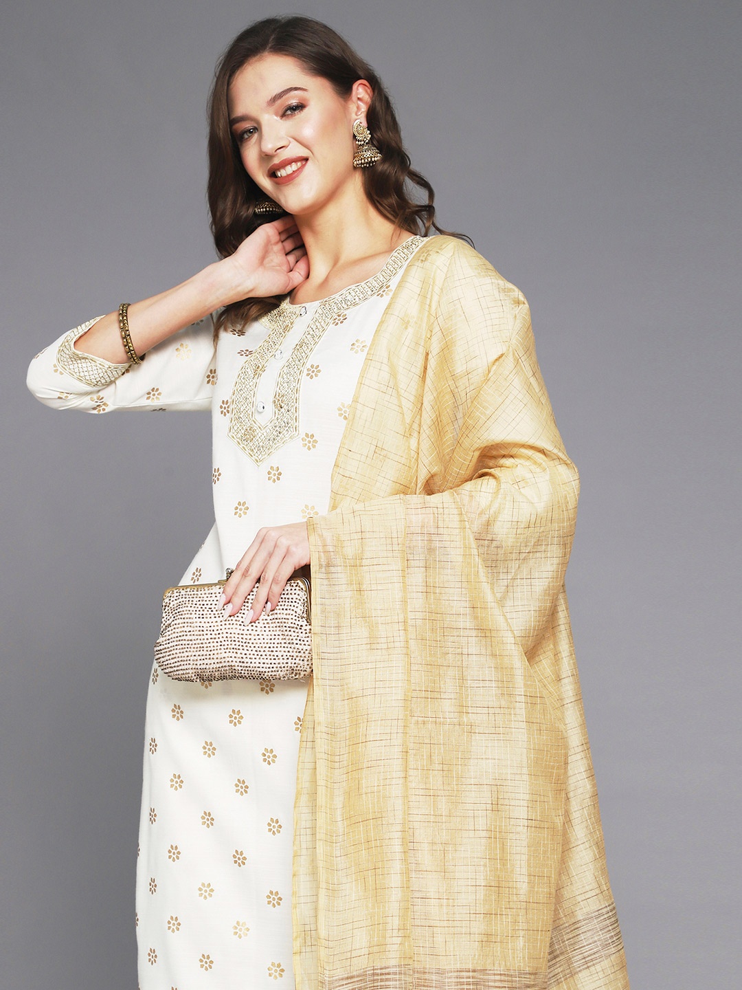 

Anubhutee Women Off White Floral Printed Kurta with Trousers & With Dupatta