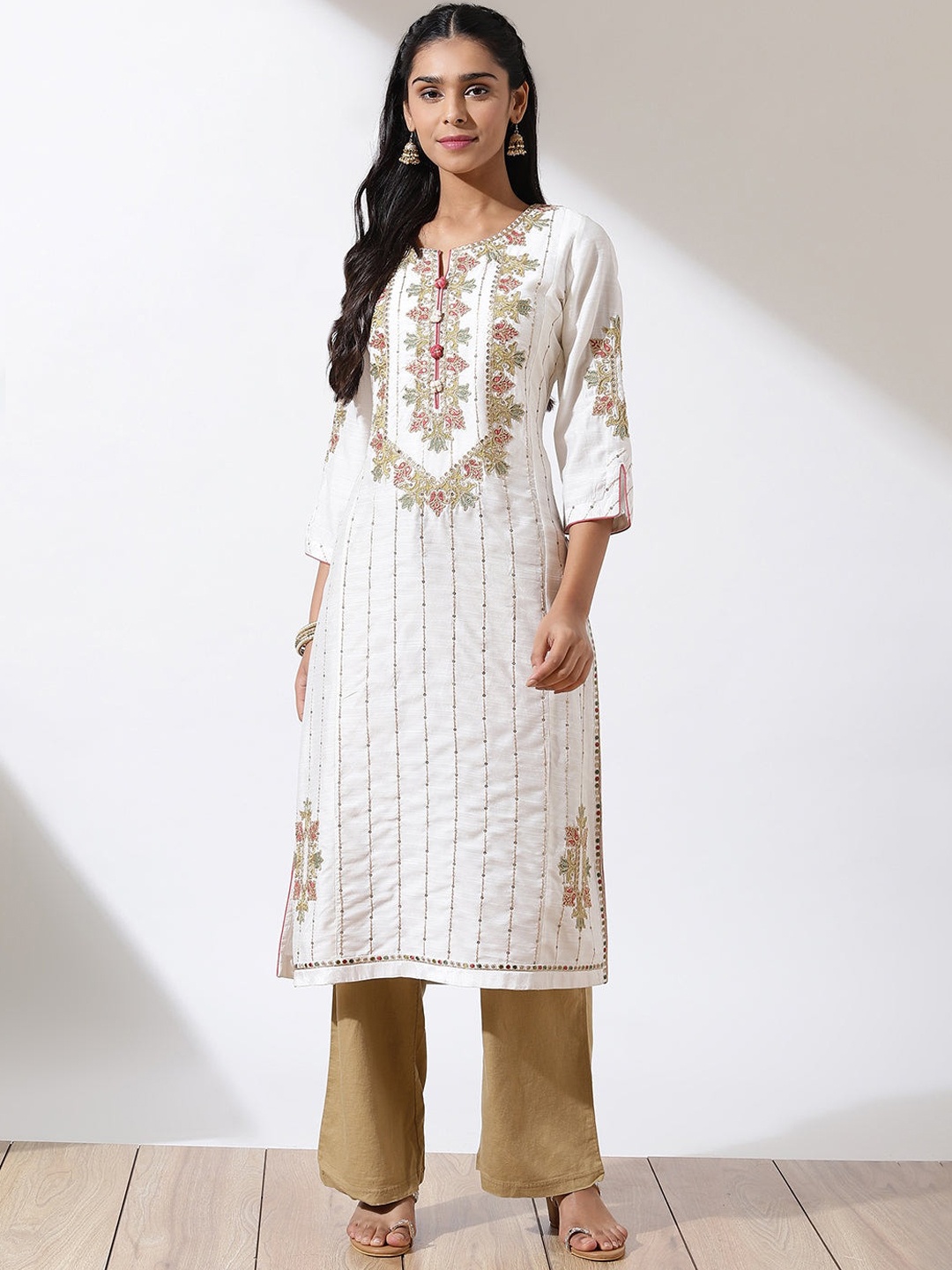 

Lakshita Women White & Gold Embroidered Straight Kurta