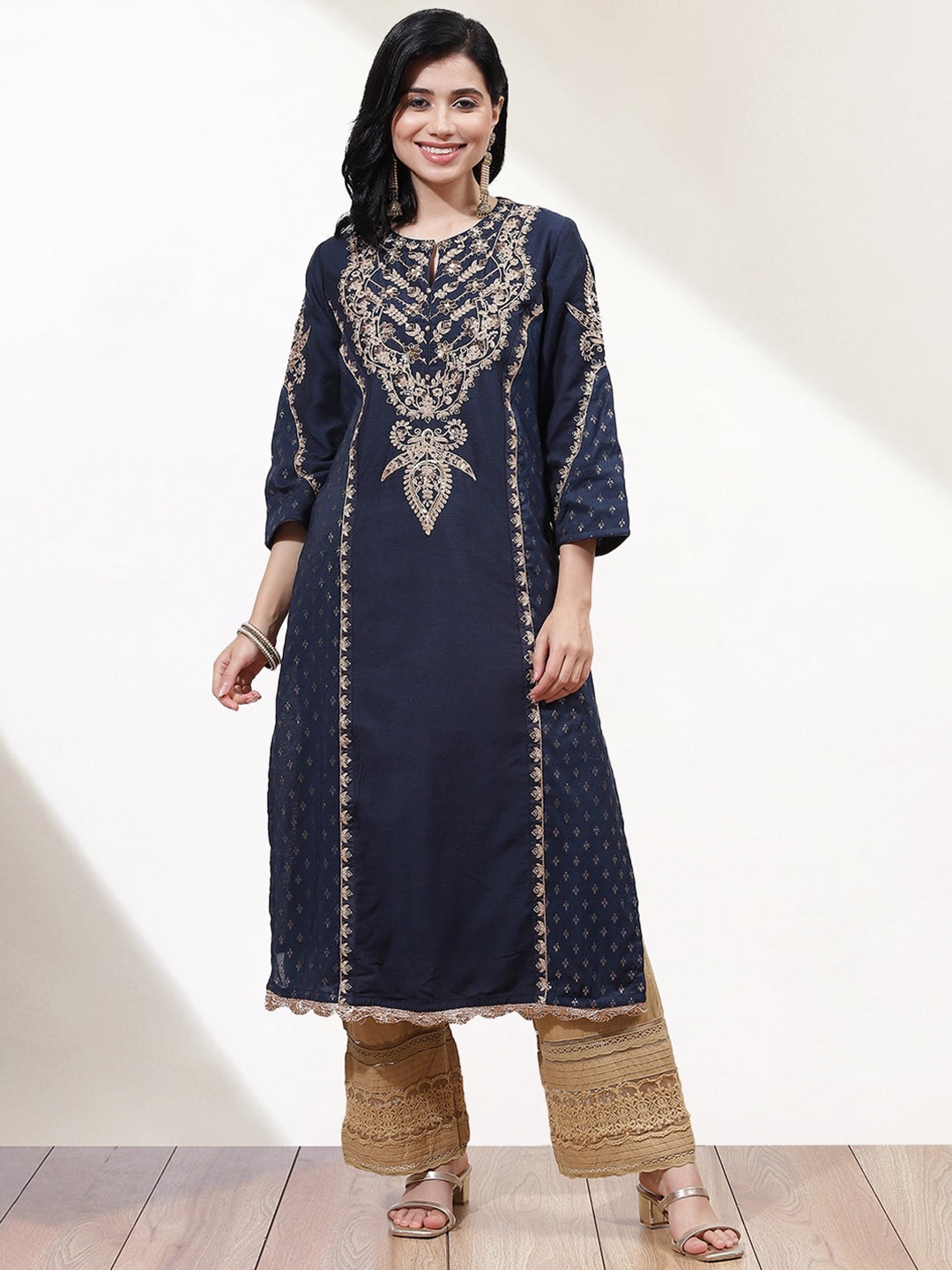 

Lakshita Women Grey & Gold-Toned Ethnic Motifs Embroidered Kurta