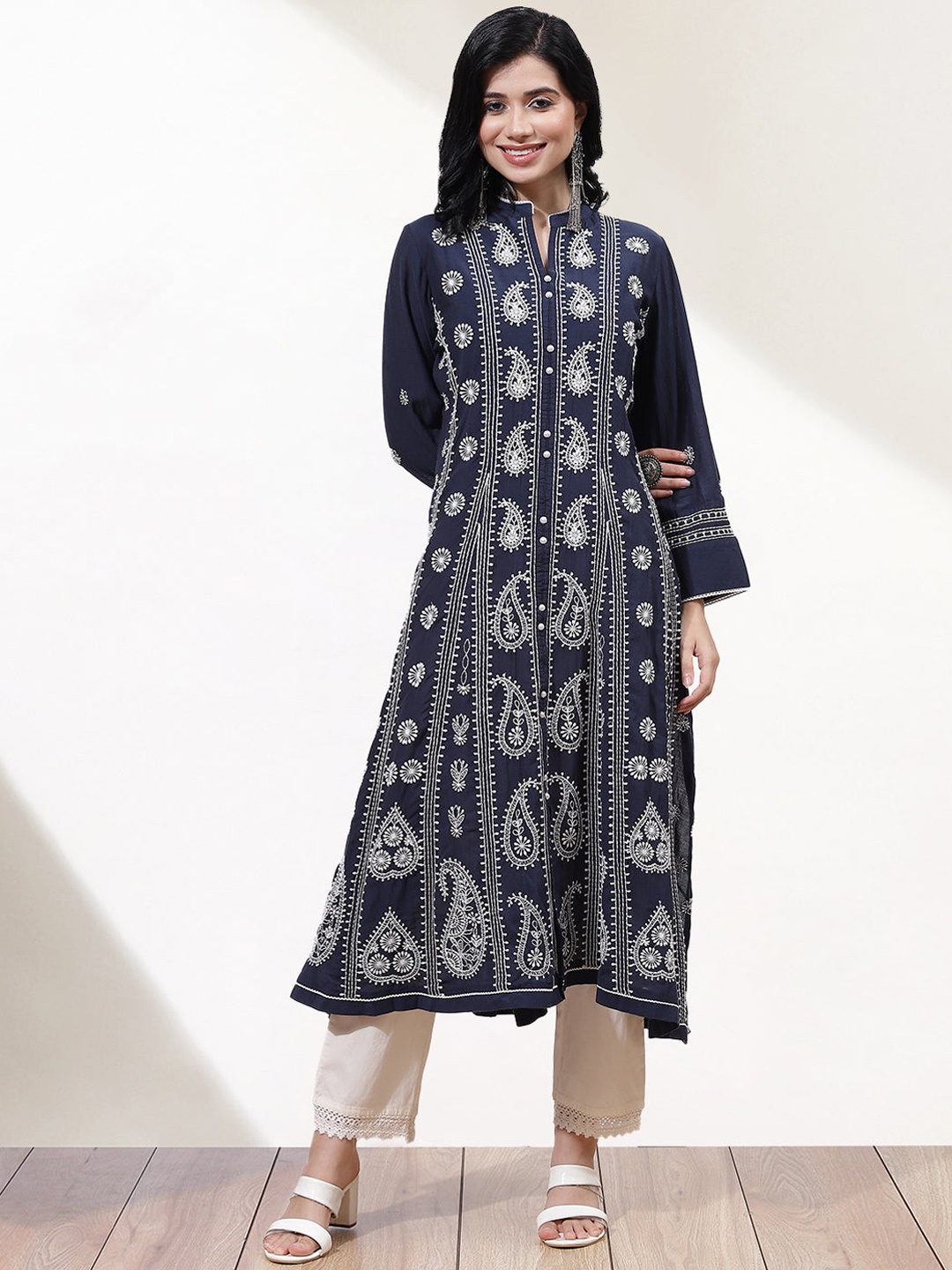 

Lakshita Paisley Embroidered Thread Work Kurta, Navy blue