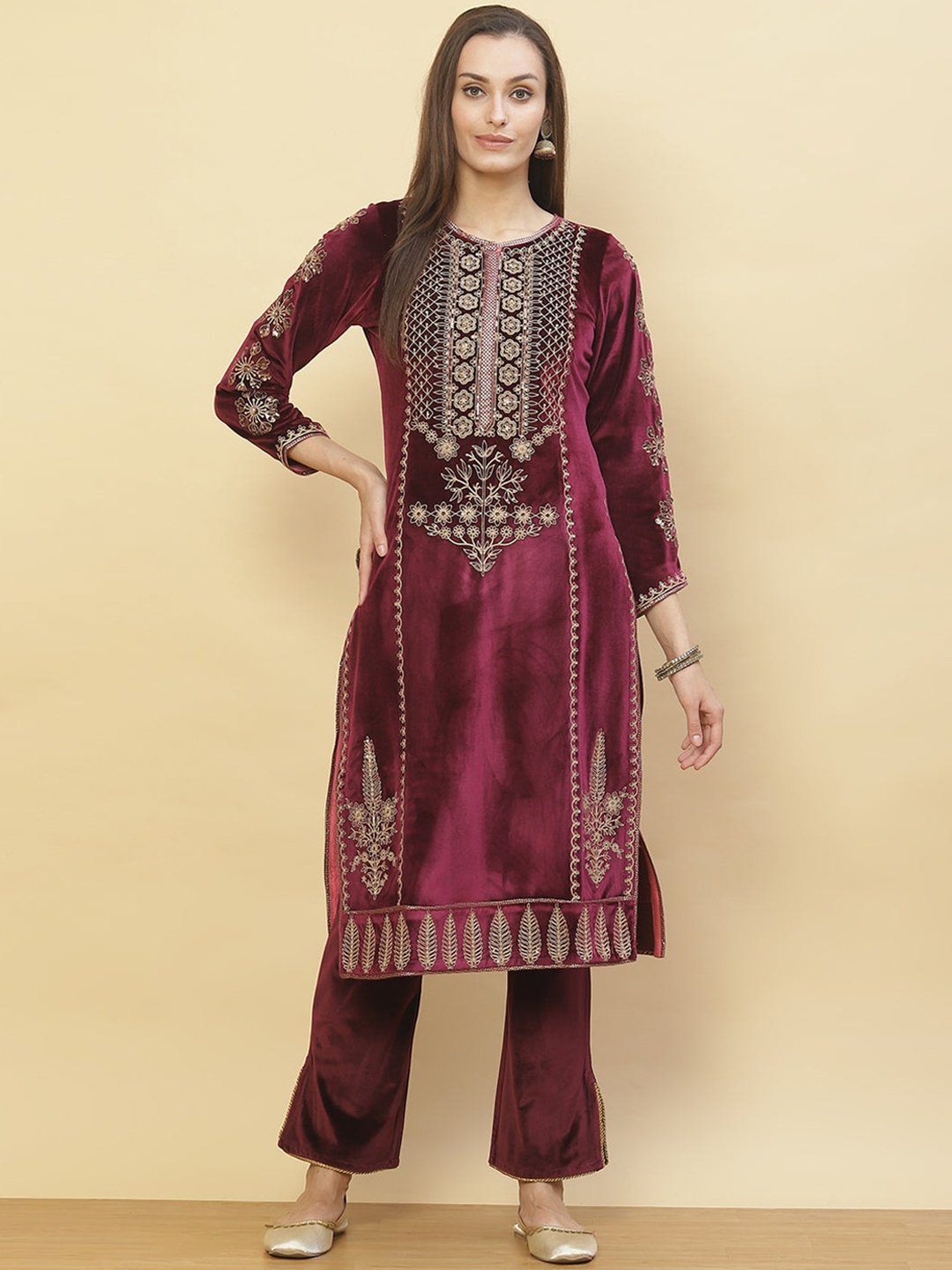 

Lakshita Women Maroon & Gold-Toned Ethnic Motifs Embroidered Velvet Kurta