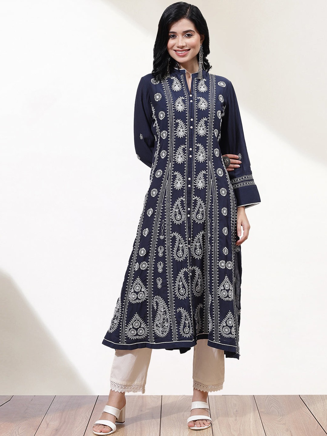 

Lakshita Women Navy Blue & White Paisley Printed A-Line Cotton Kurta