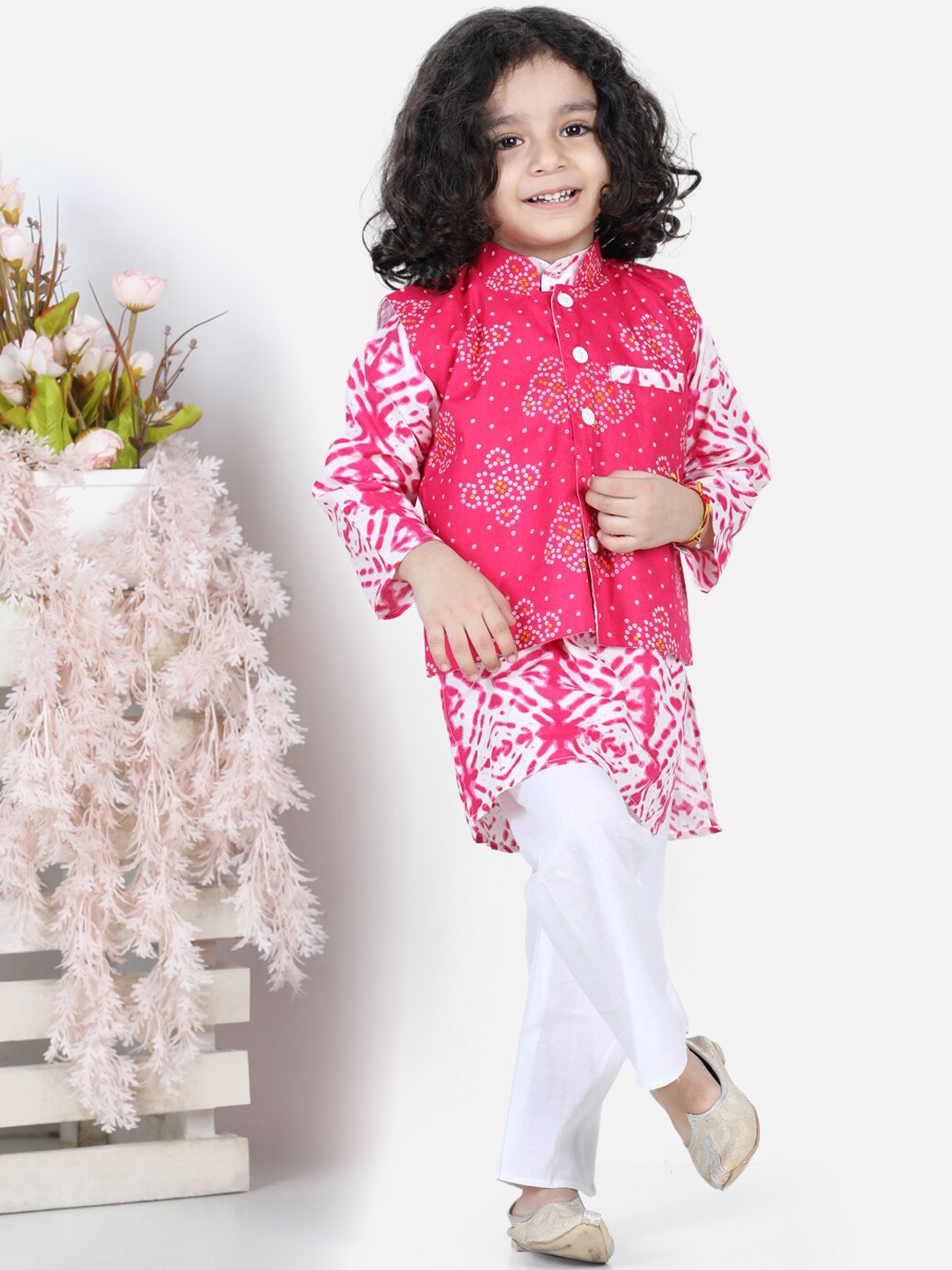 

BownBee Boys Pink Bandhani Printed Pure Cotton Kurta with Pyjamas With Jacket