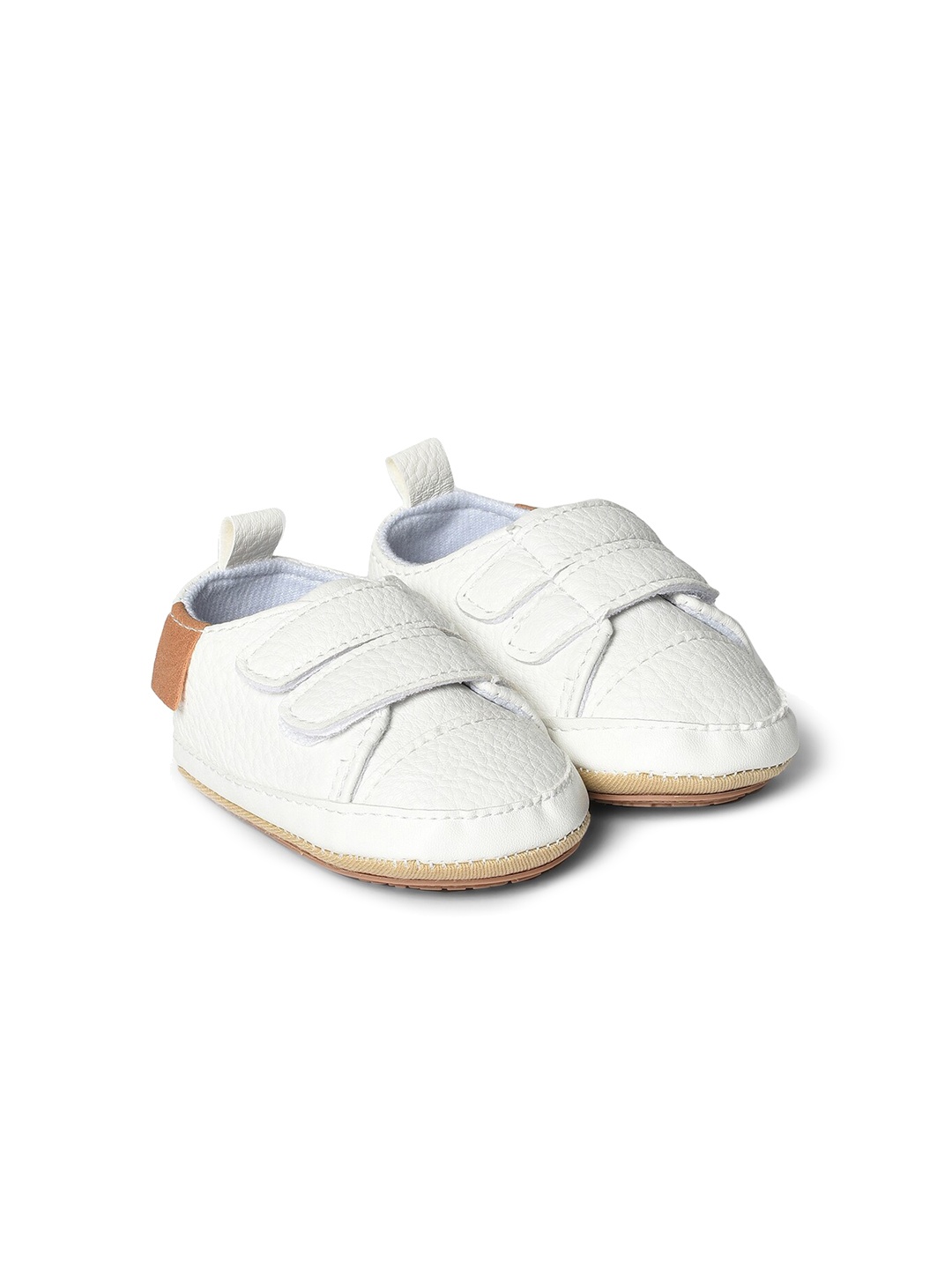 

MiArcus Infants White Leather Sneakers