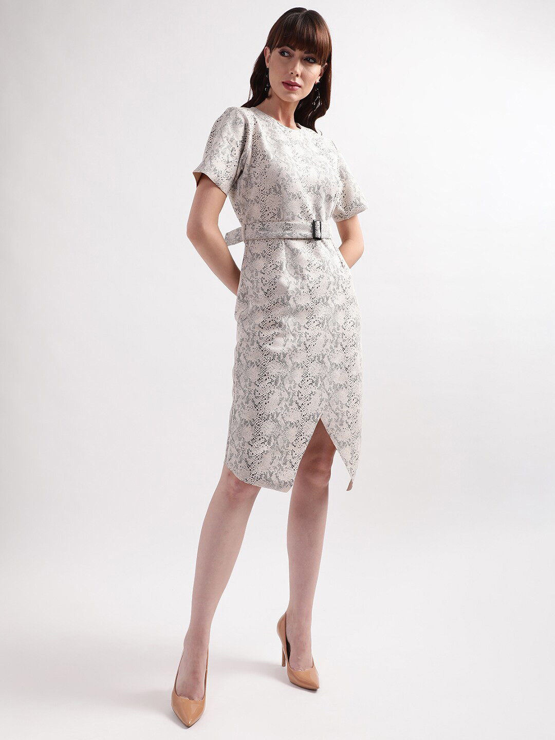 

CENTRESTAGE Women Grey Animal Printed Round Neck Sheath Dress