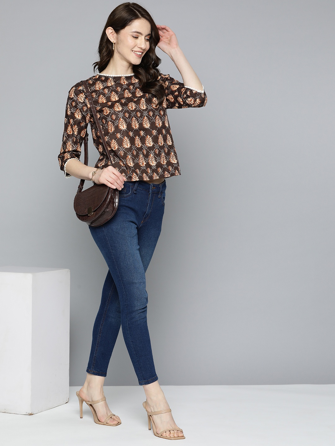 

HERE&NOW Brown Print Crop Top